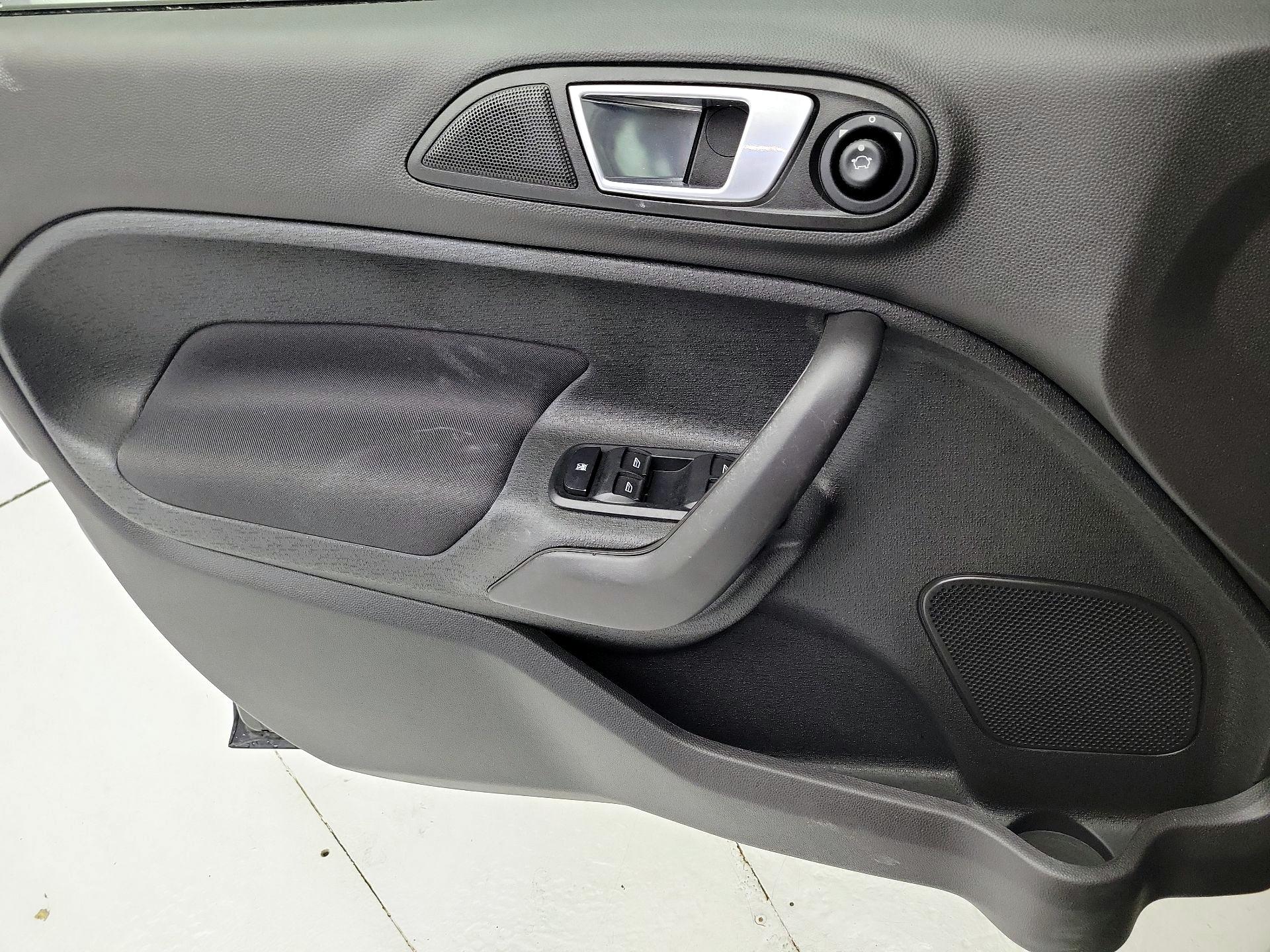 Thumbnail: 2016 Ford Fiesta - 12