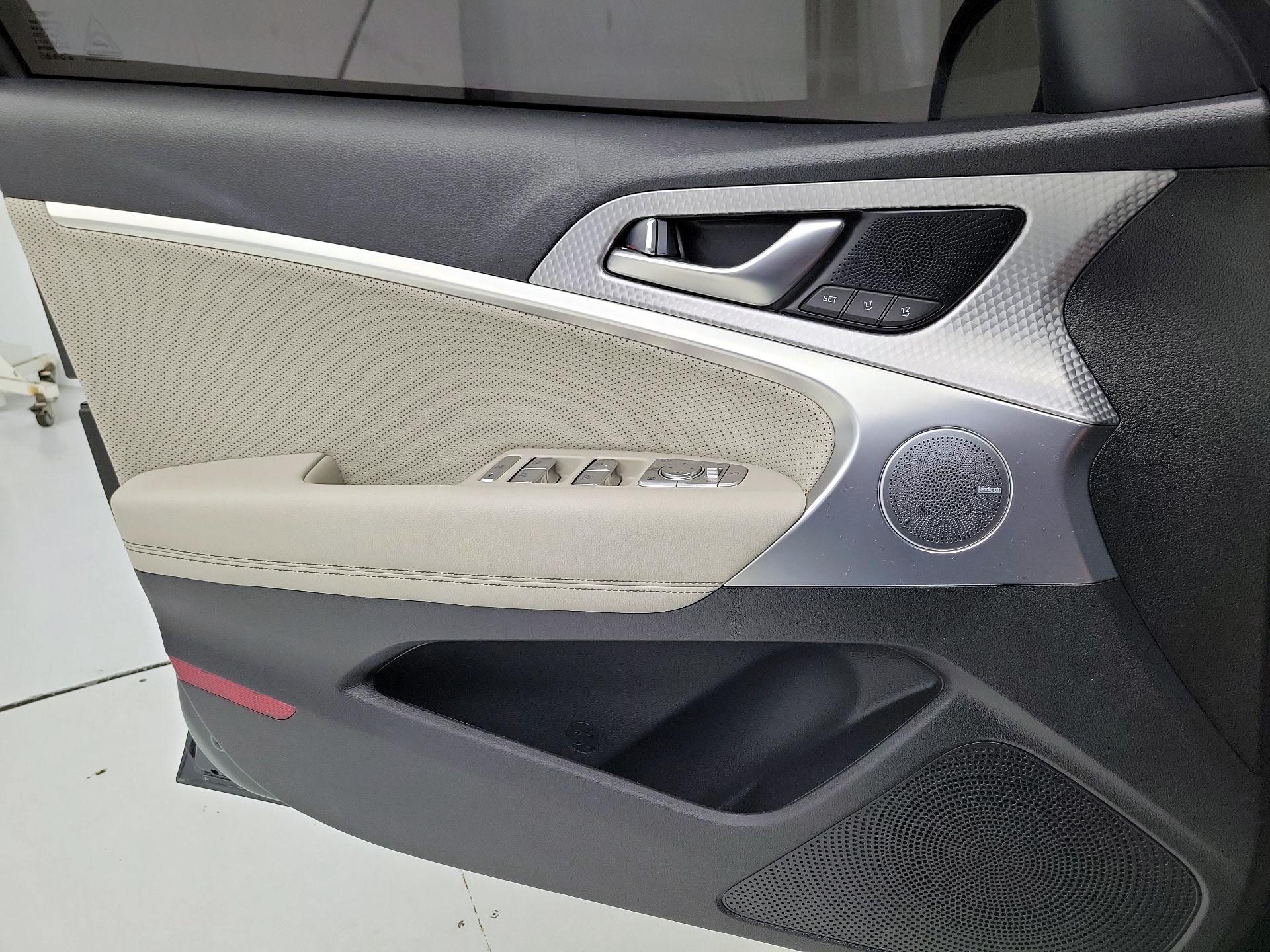 Thumbnail: 2023 Genesis G70 - 12