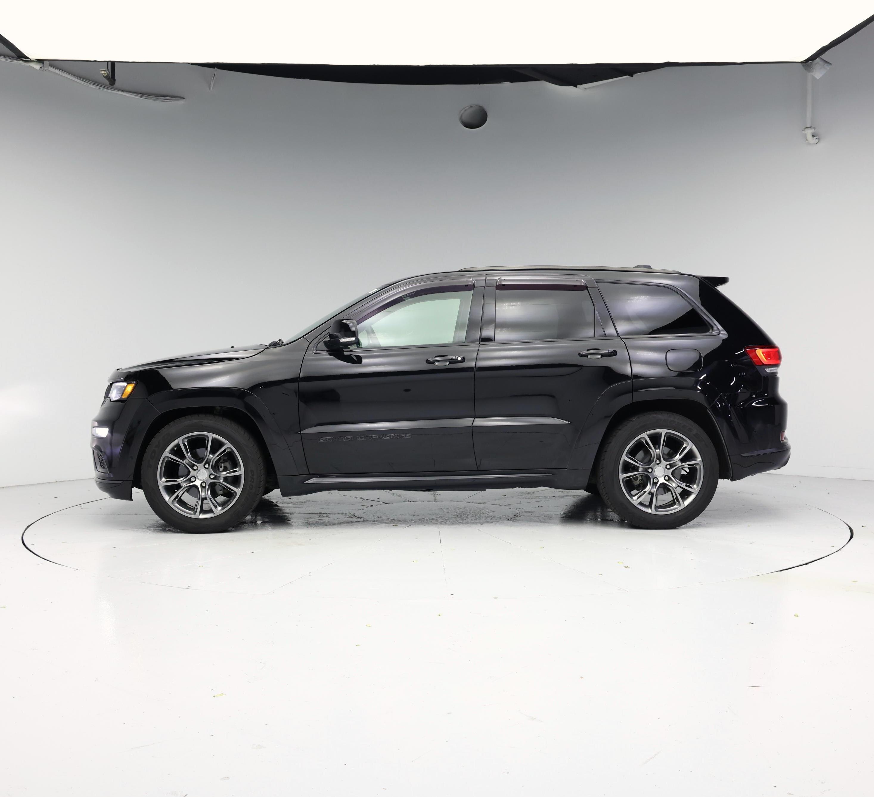 Thumbnail: 2018 Jeep Grand Cherokee - 3