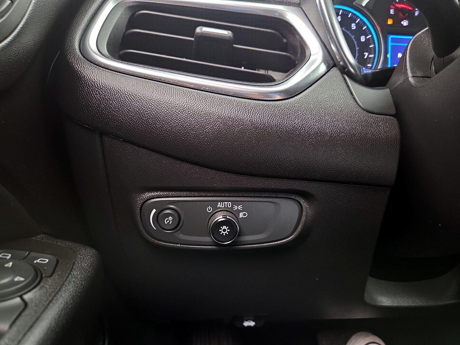 2021 Chevrolet Equinox LT - Photo 14