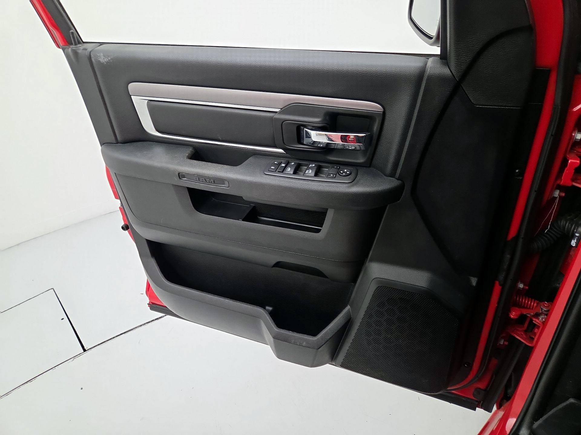 Thumbnail: 2022 RAM 1500 Classic - 12