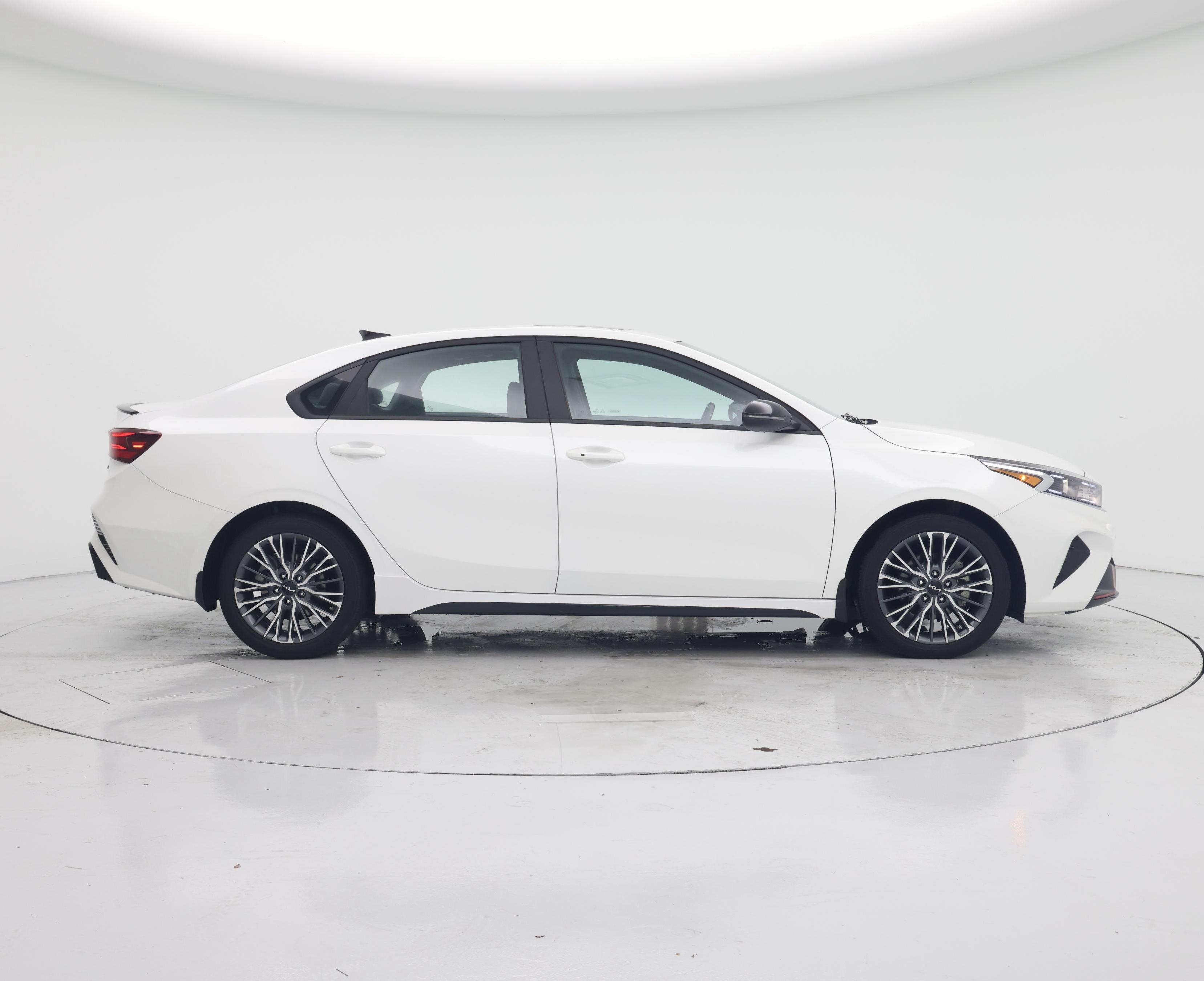 Thumbnail: 2024 Kia Forte - 7