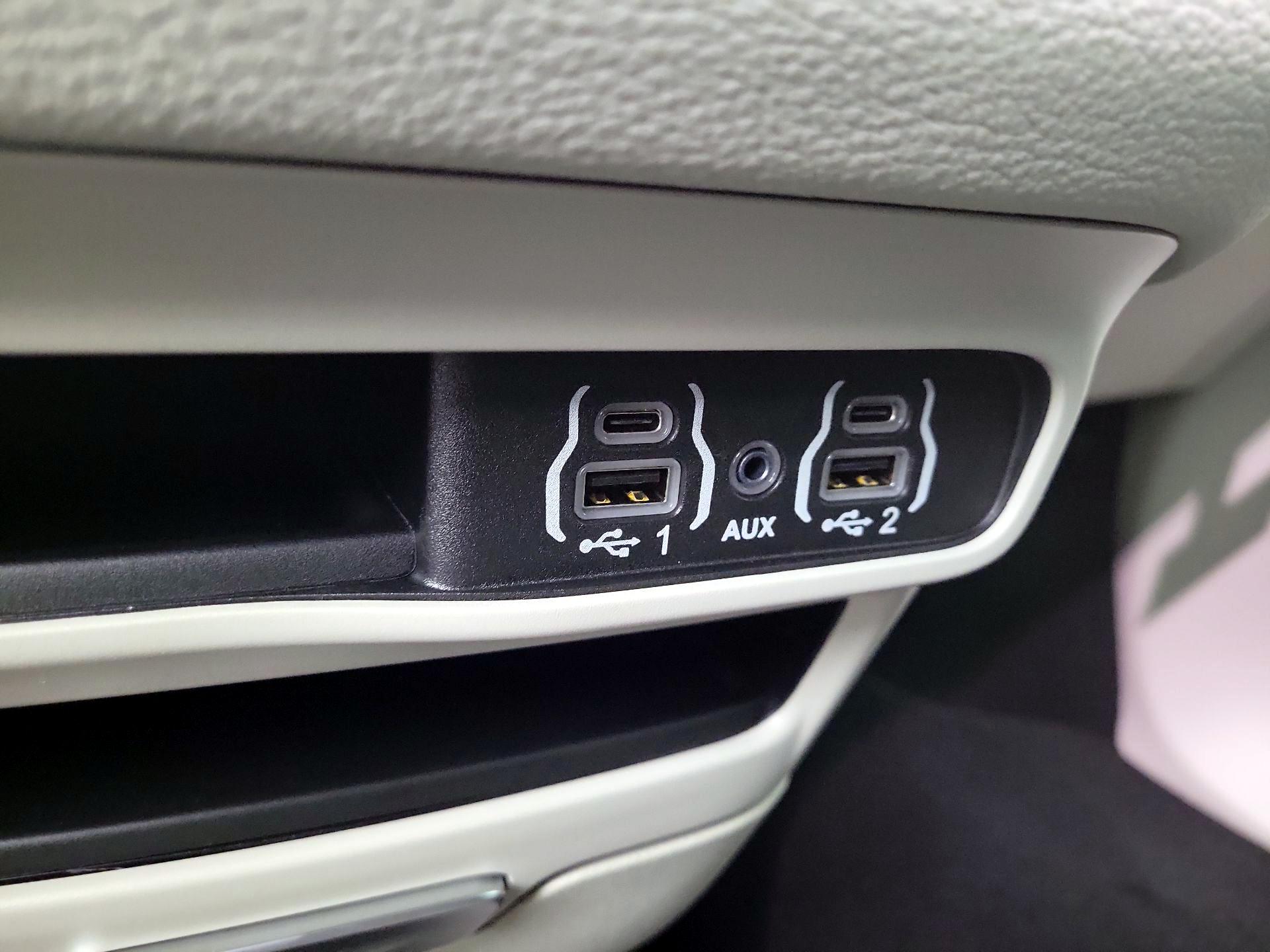 Thumbnail: 2024 Chrysler Pacifica - 18