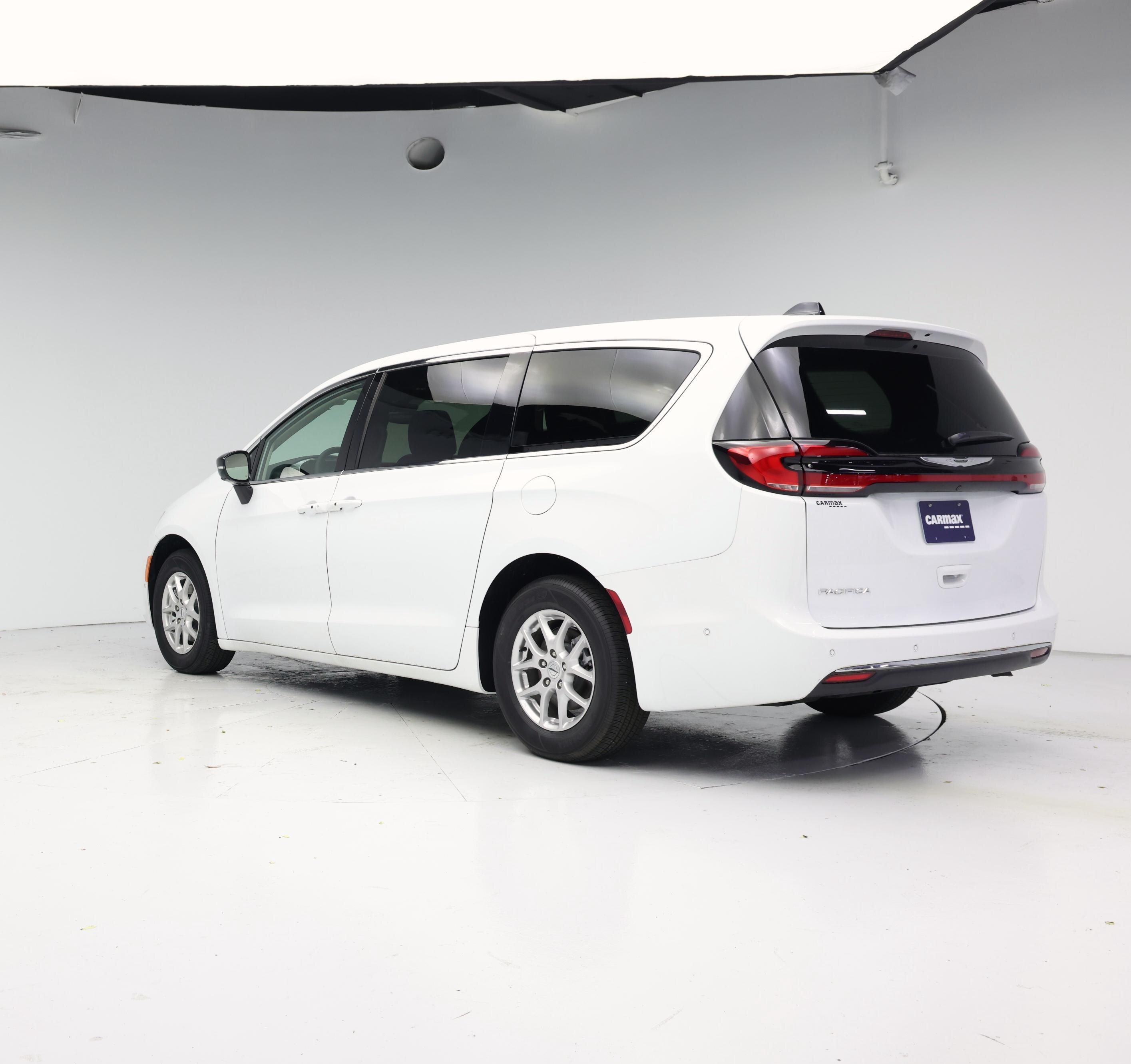 Thumbnail: 2024 Chrysler Pacifica - 2