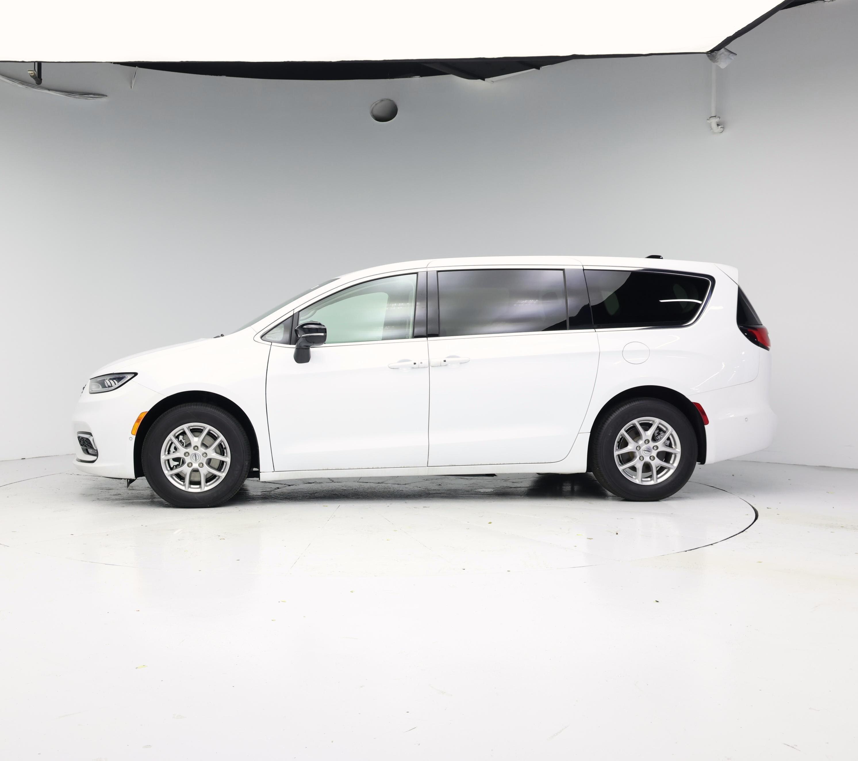 Thumbnail: 2024 Chrysler Pacifica - 3
