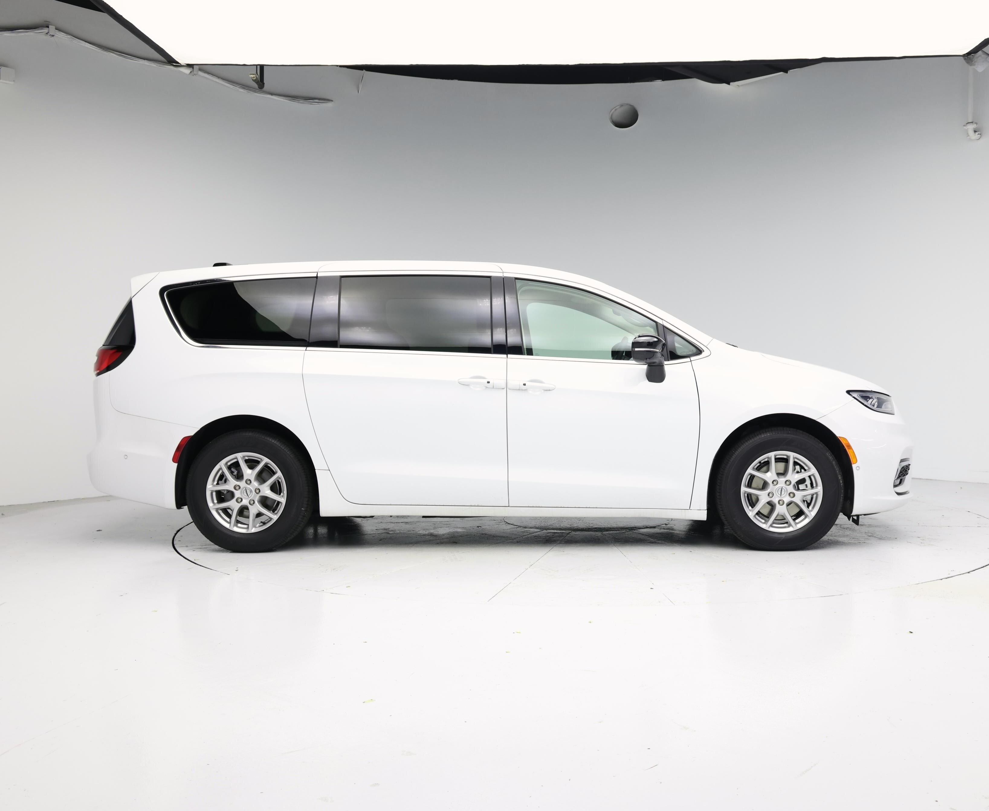 Thumbnail: 2024 Chrysler Pacifica - 7