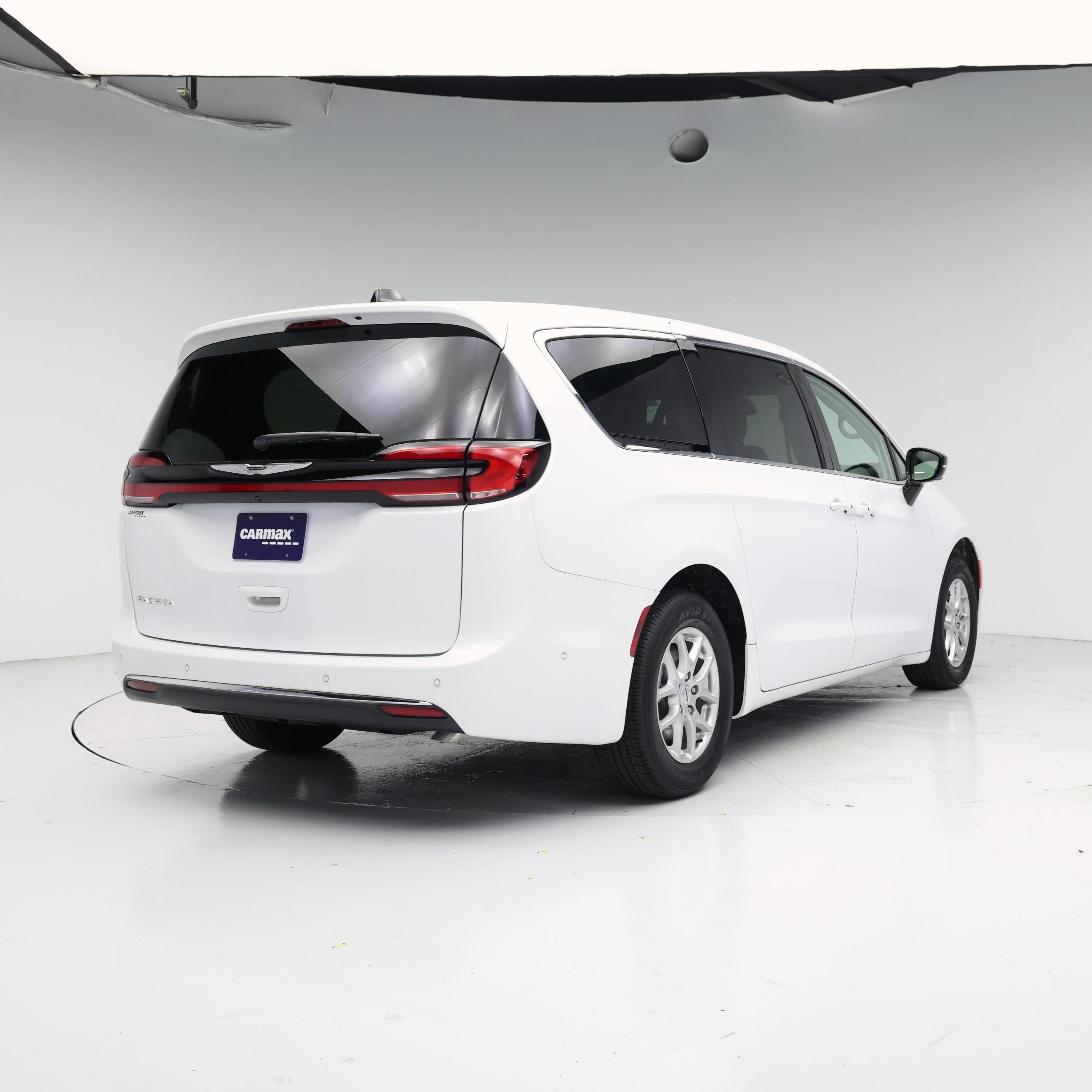 Thumbnail: 2024 Chrysler Pacifica - 8