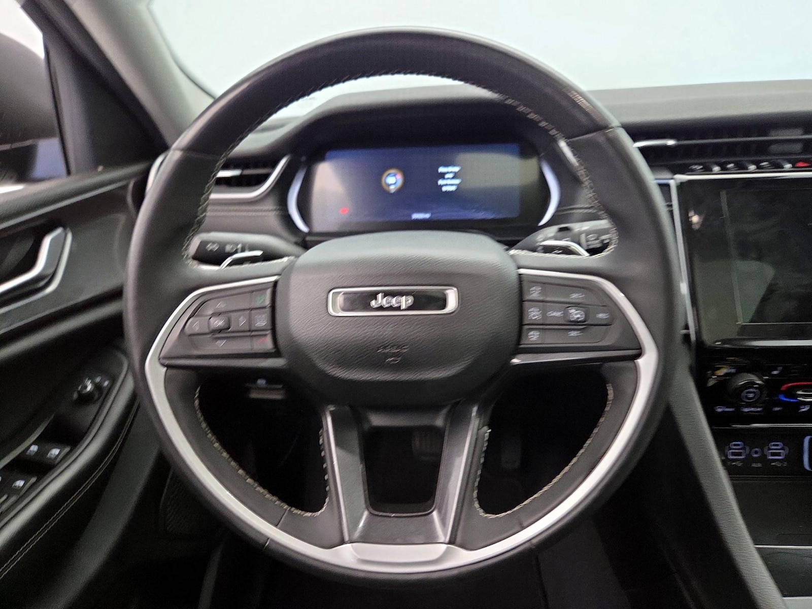 2023 Jeep Grand Cherokee Laredo - Photo 11