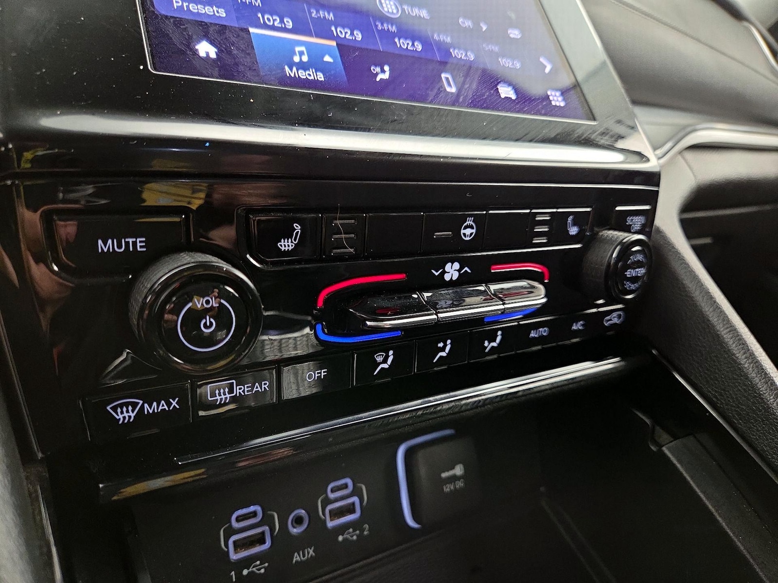 2023 Jeep Grand Cherokee Laredo - Photo 17