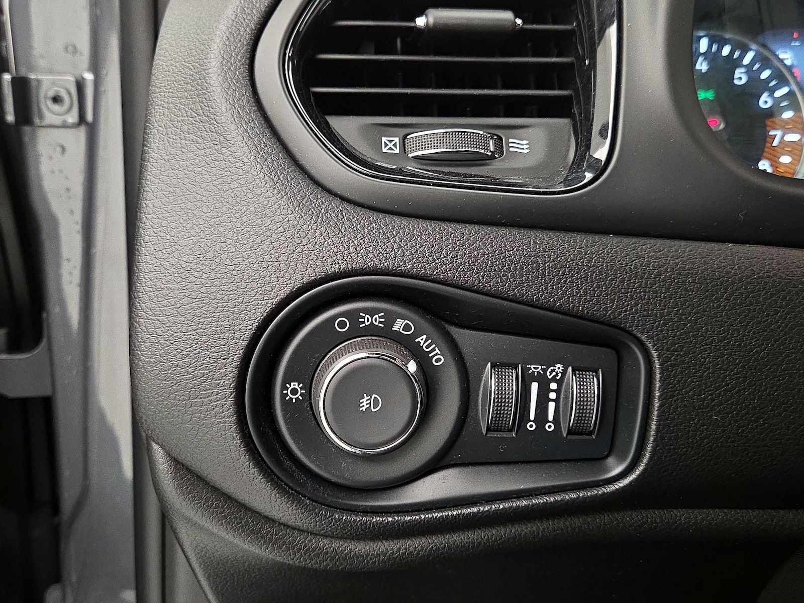 2022 Jeep Renegade Altitude - Photo 14