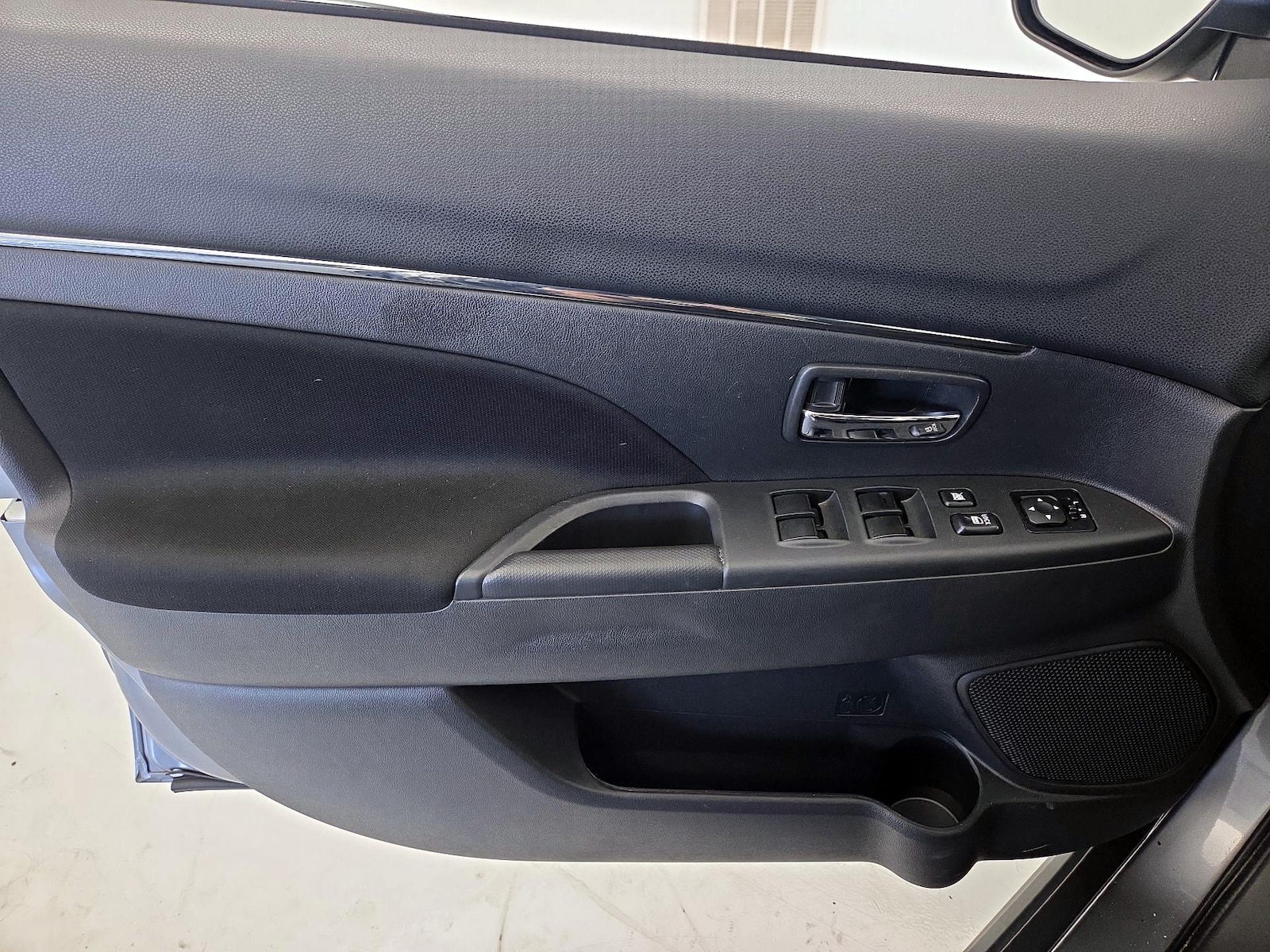 2025 Mitsubishi Outlander Sport ES - Photo 13