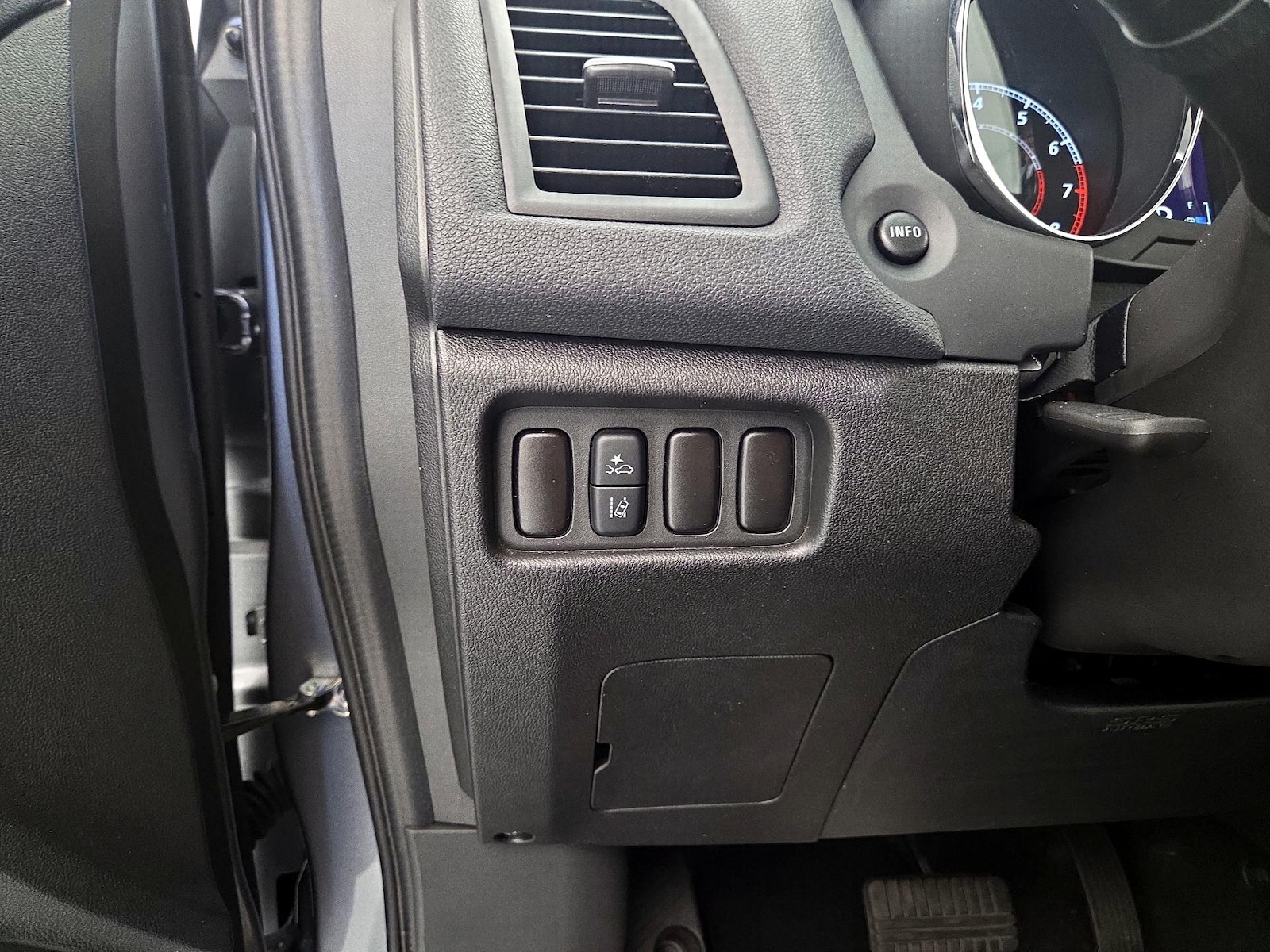 2025 Mitsubishi Outlander Sport ES - Photo 14