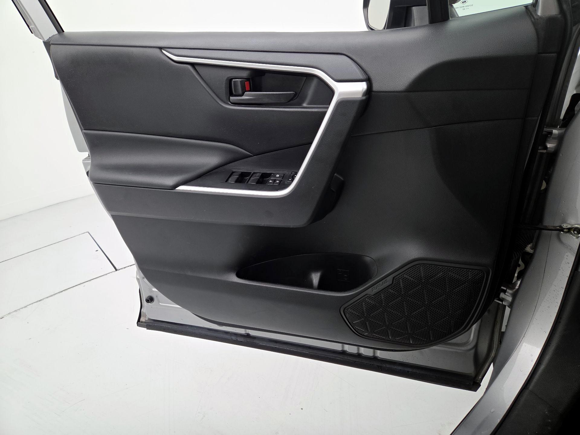 Thumbnail: 2022 Toyota RAV4 - 12