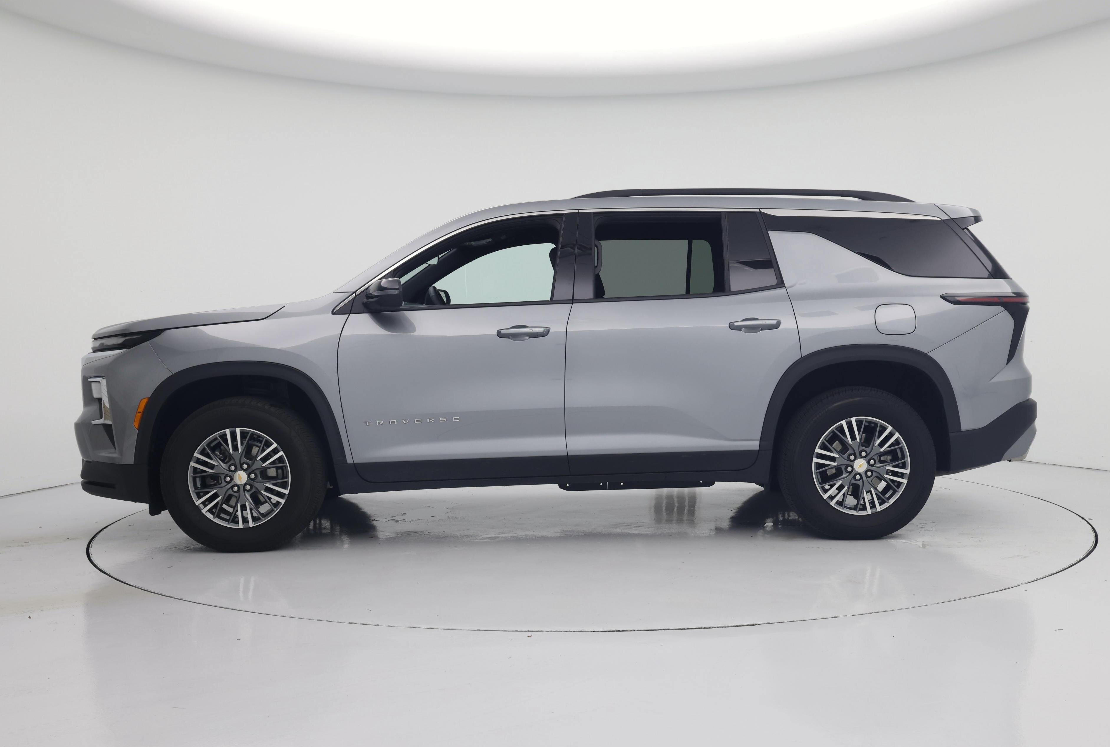 Thumbnail: 2025 Chevrolet Traverse - 3