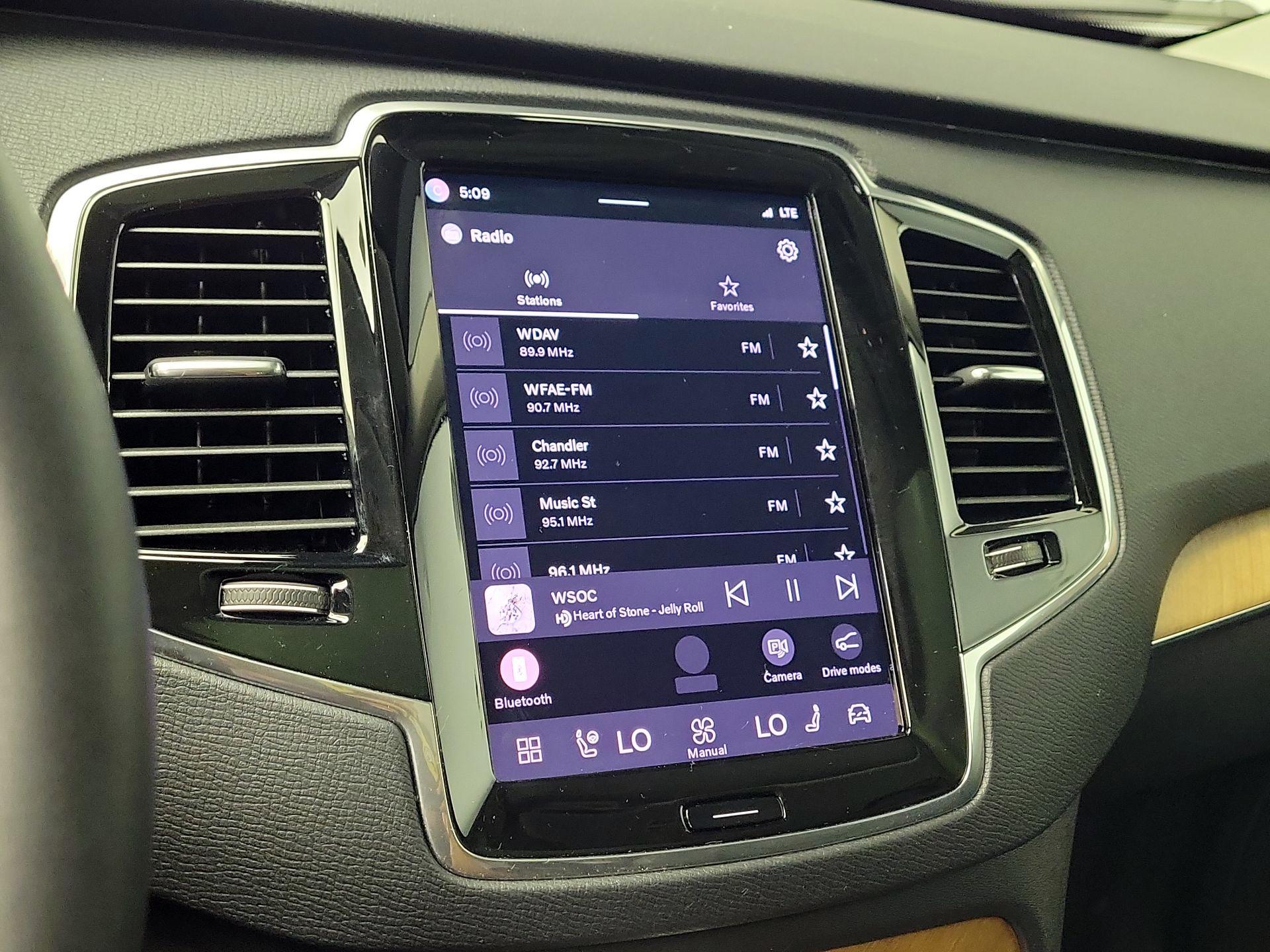Thumbnail: 2023 Volvo XC90 - 16