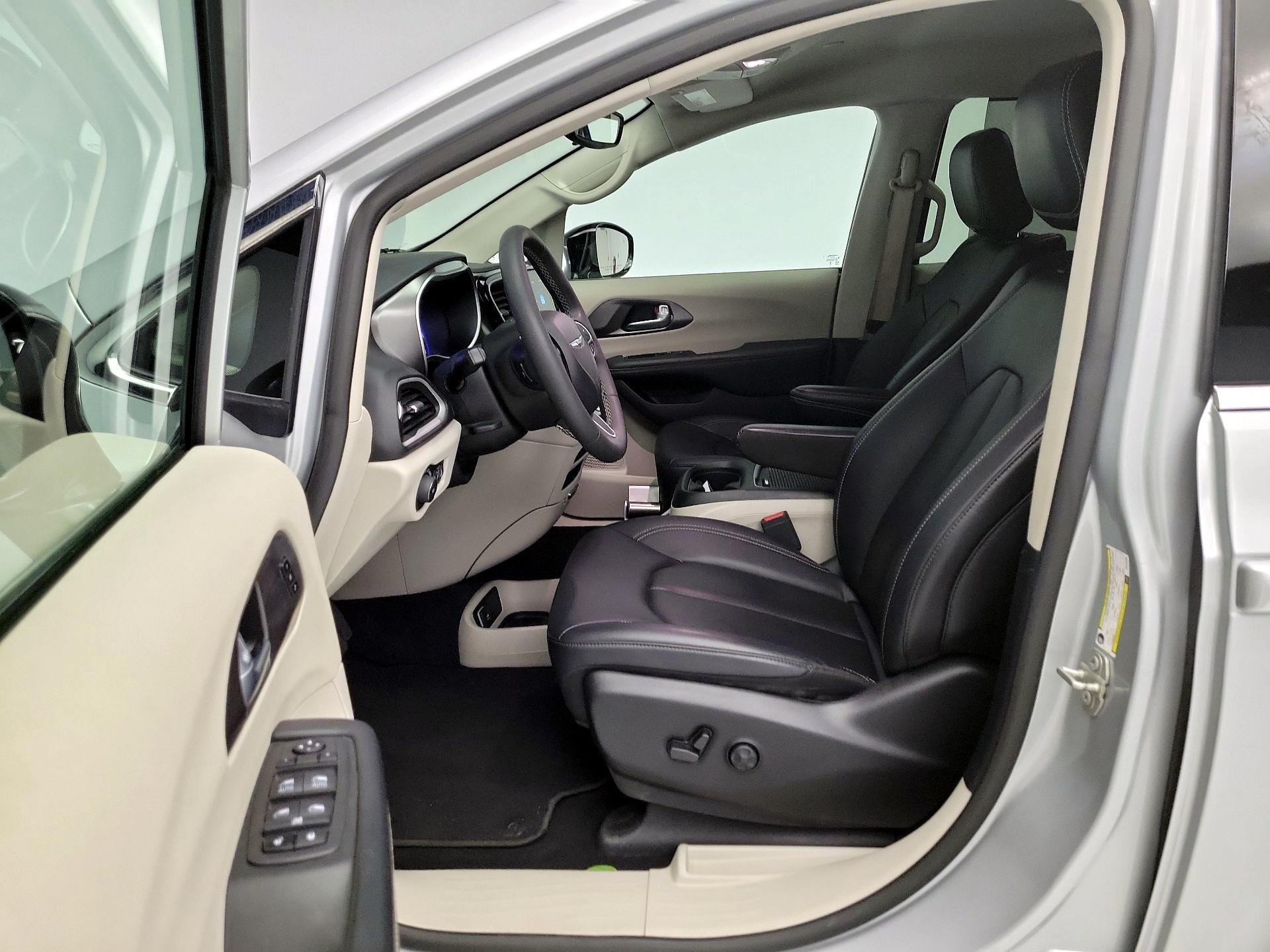 Thumbnail: 2024 Chrysler Pacifica - 11