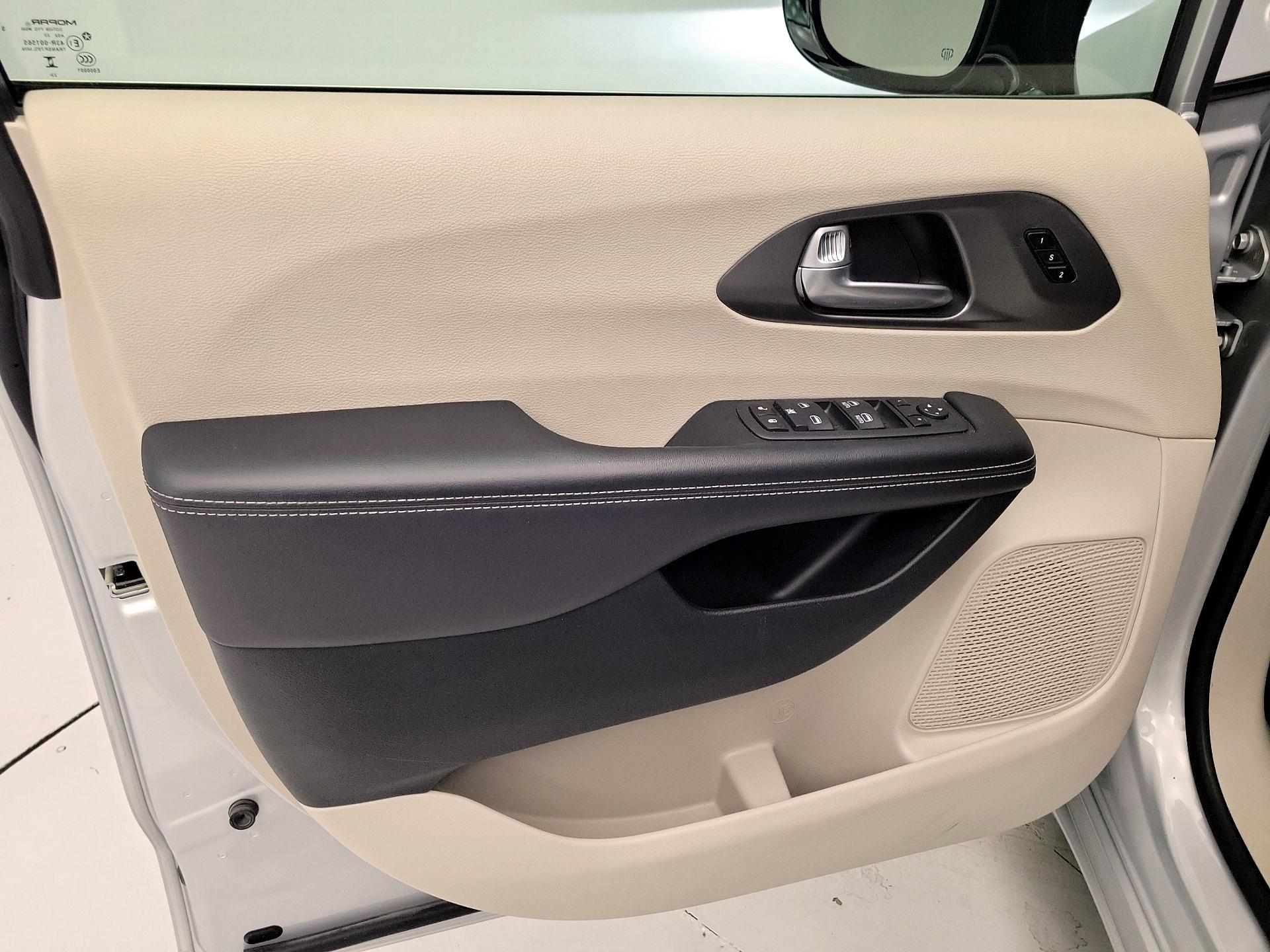 Thumbnail: 2024 Chrysler Pacifica - 12
