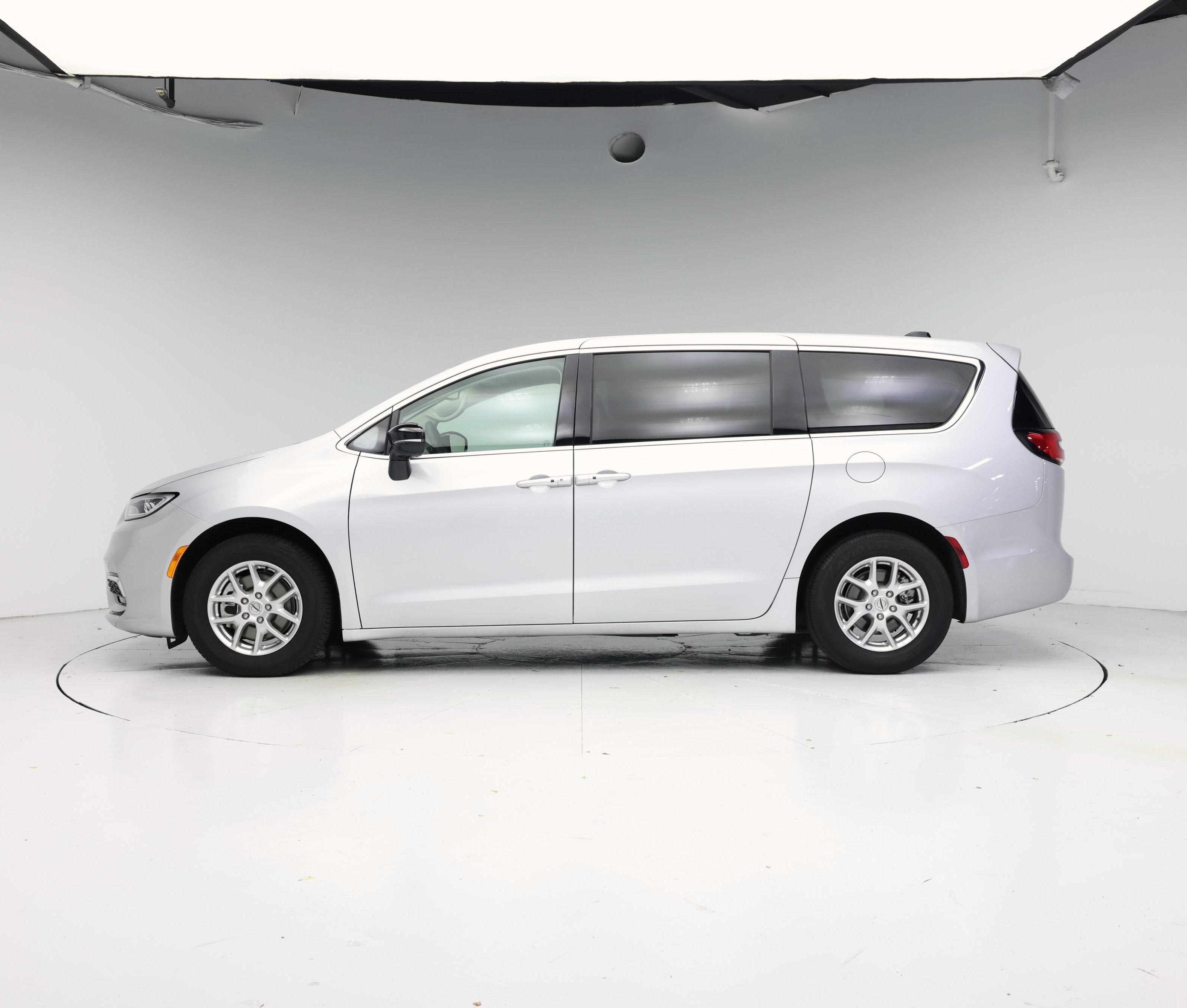 Thumbnail: 2024 Chrysler Pacifica - 3