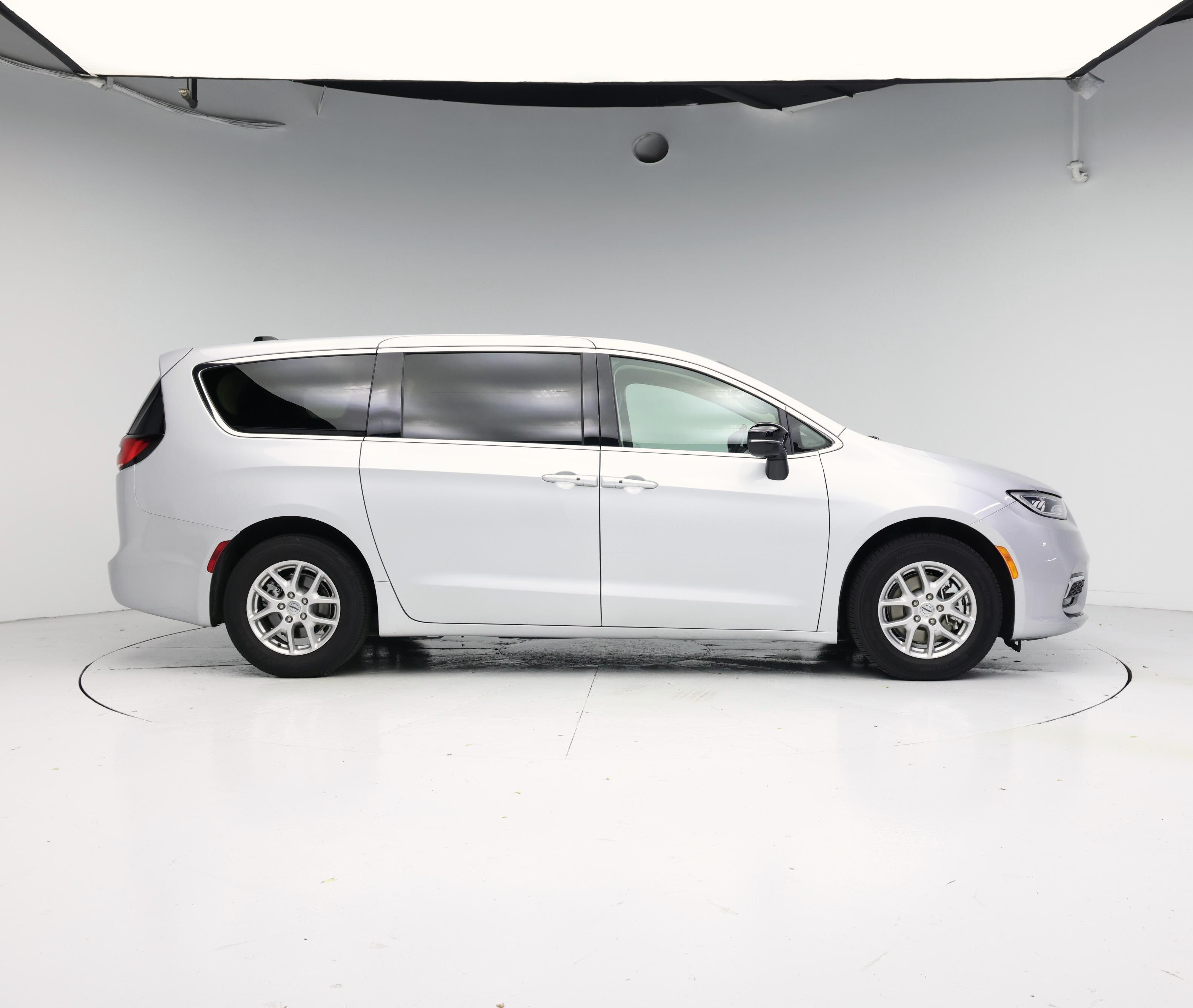 Thumbnail: 2024 Chrysler Pacifica - 7