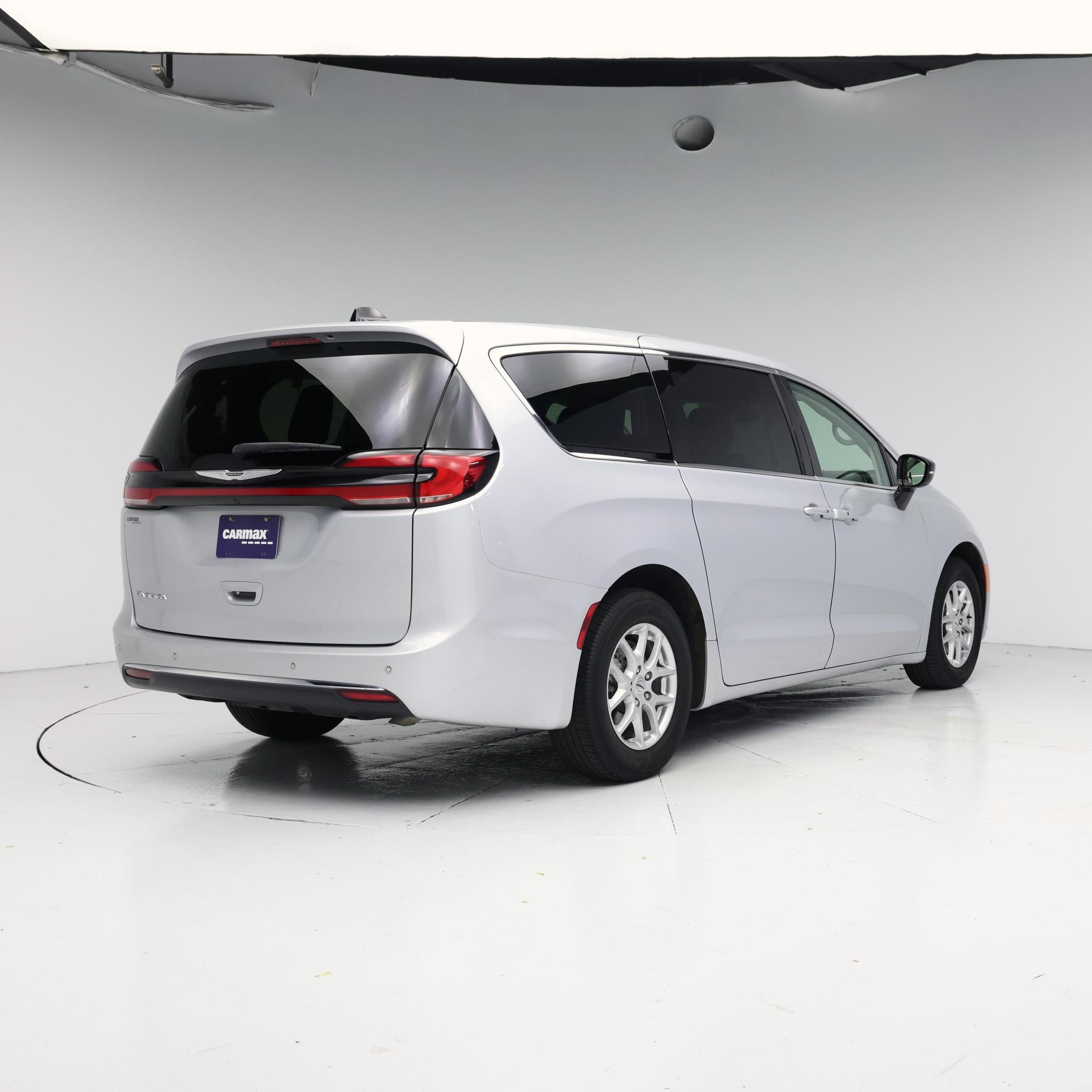 Thumbnail: 2024 Chrysler Pacifica - 8