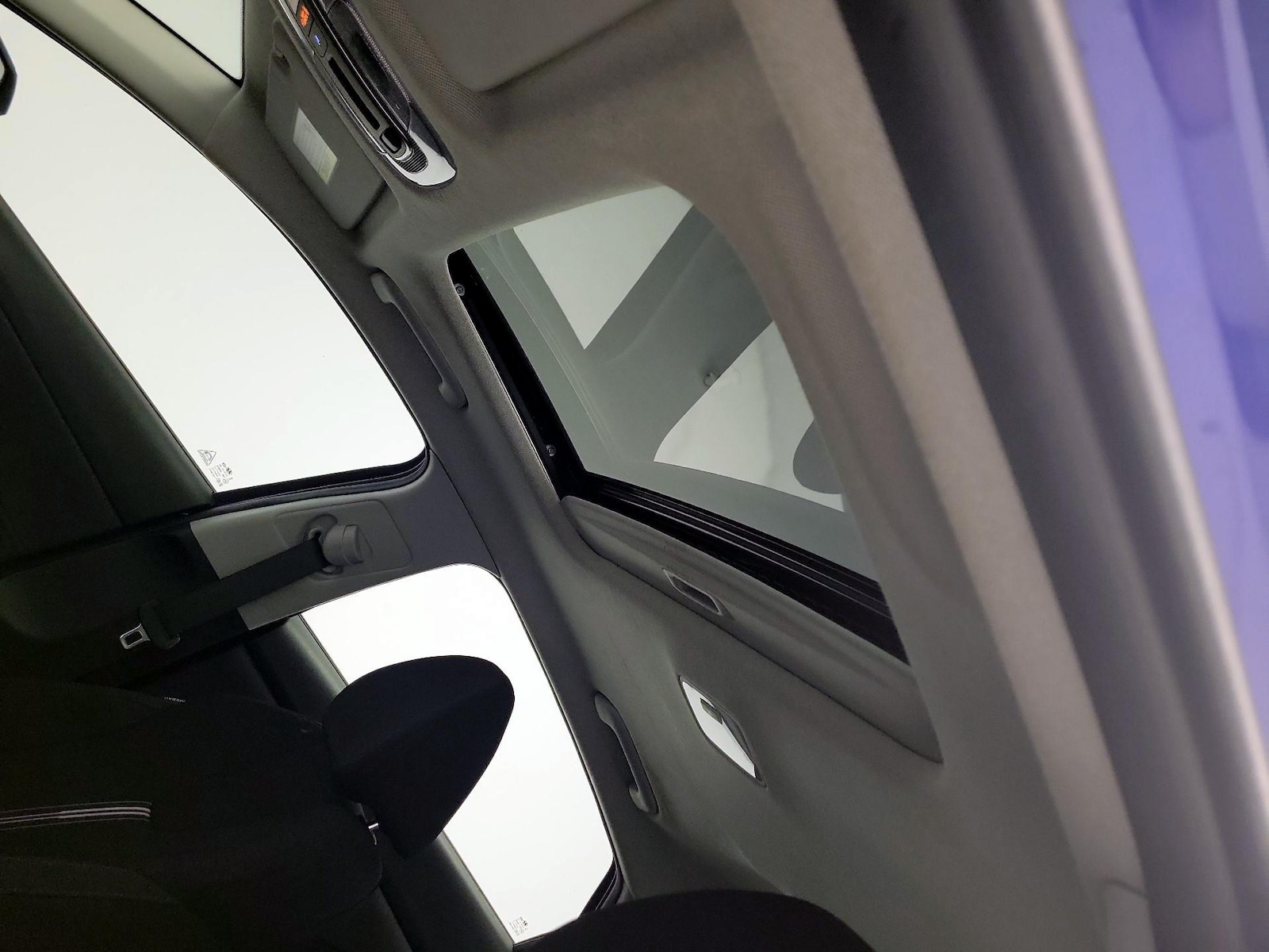 Sunroof(s) & Overhead Airbags