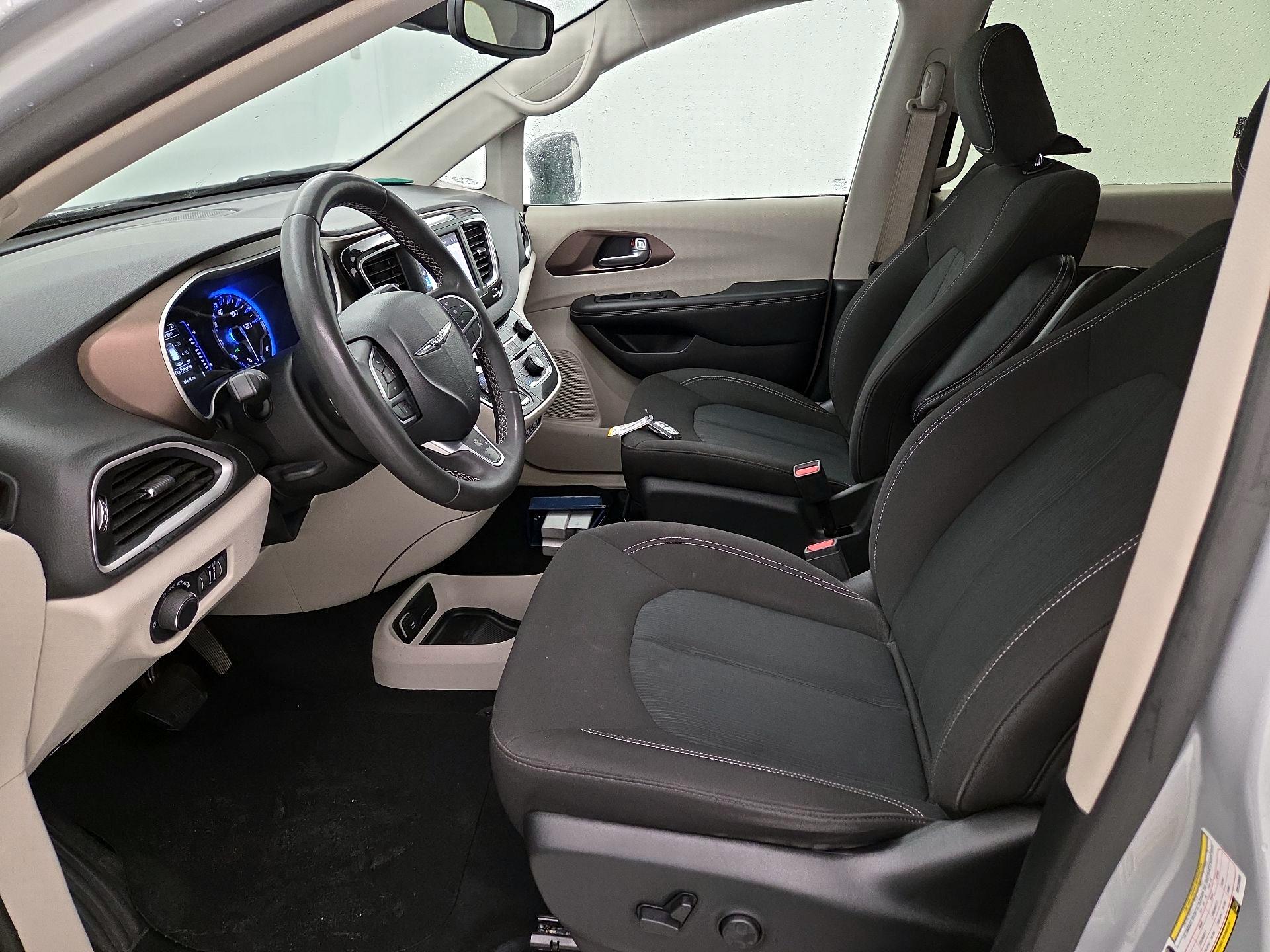 Thumbnail: 2024 Chrysler Voyager - 11