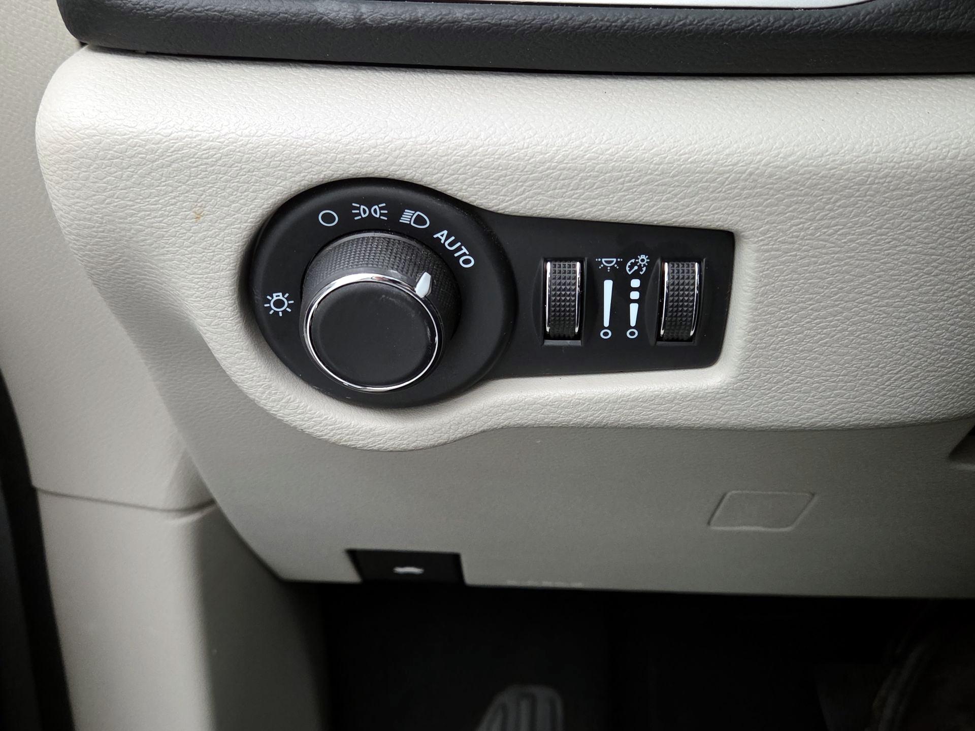 Thumbnail: 2024 Chrysler Voyager - 13
