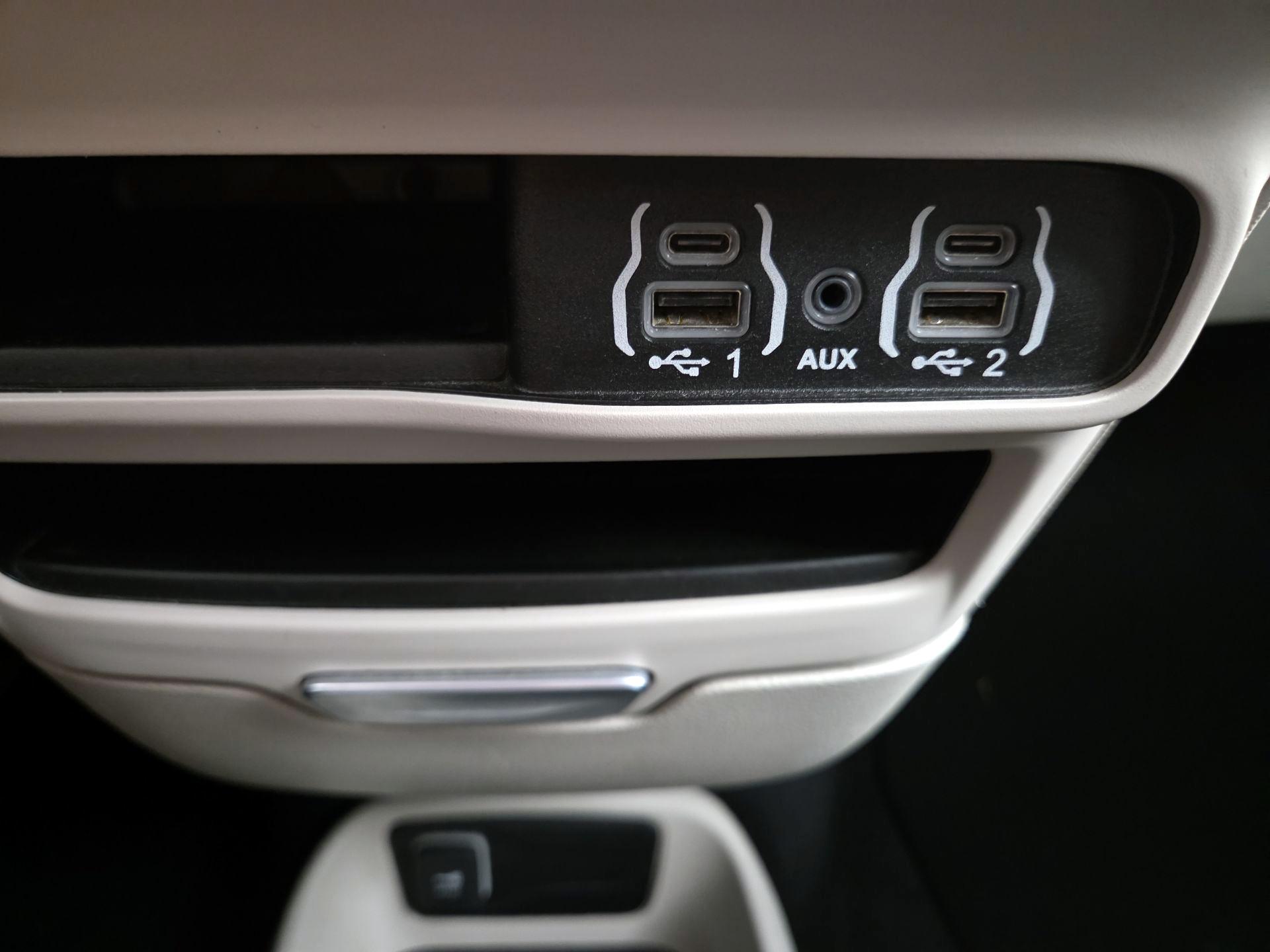 Thumbnail: 2024 Chrysler Voyager - 18