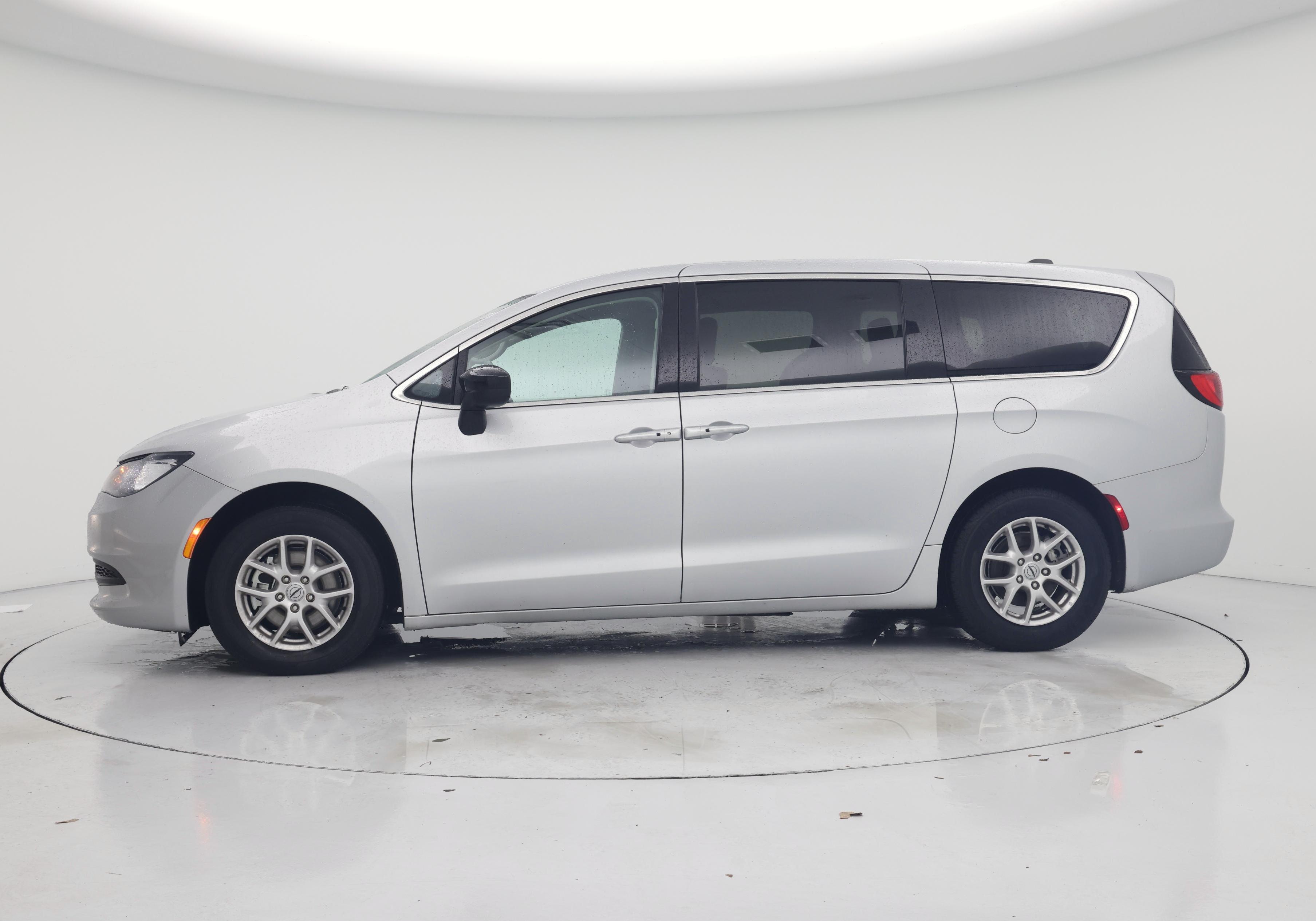 Thumbnail: 2024 Chrysler Voyager - 3