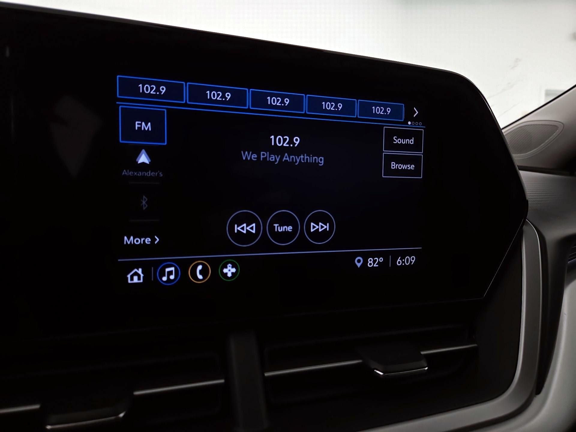 Thumbnail: 2025 Chevrolet Trax - 15