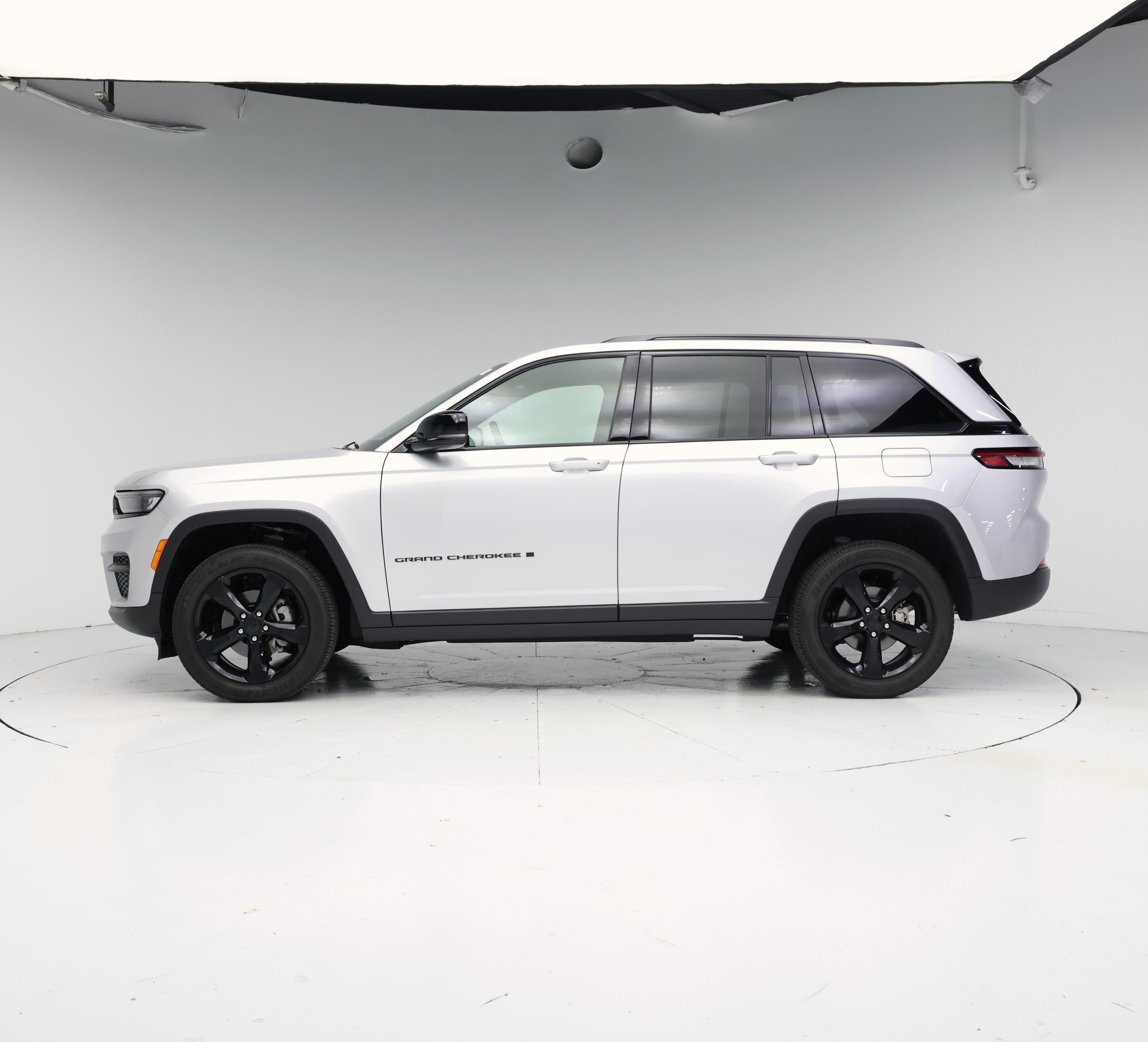 Thumbnail: 2025 Jeep Grand Cherokee - 3