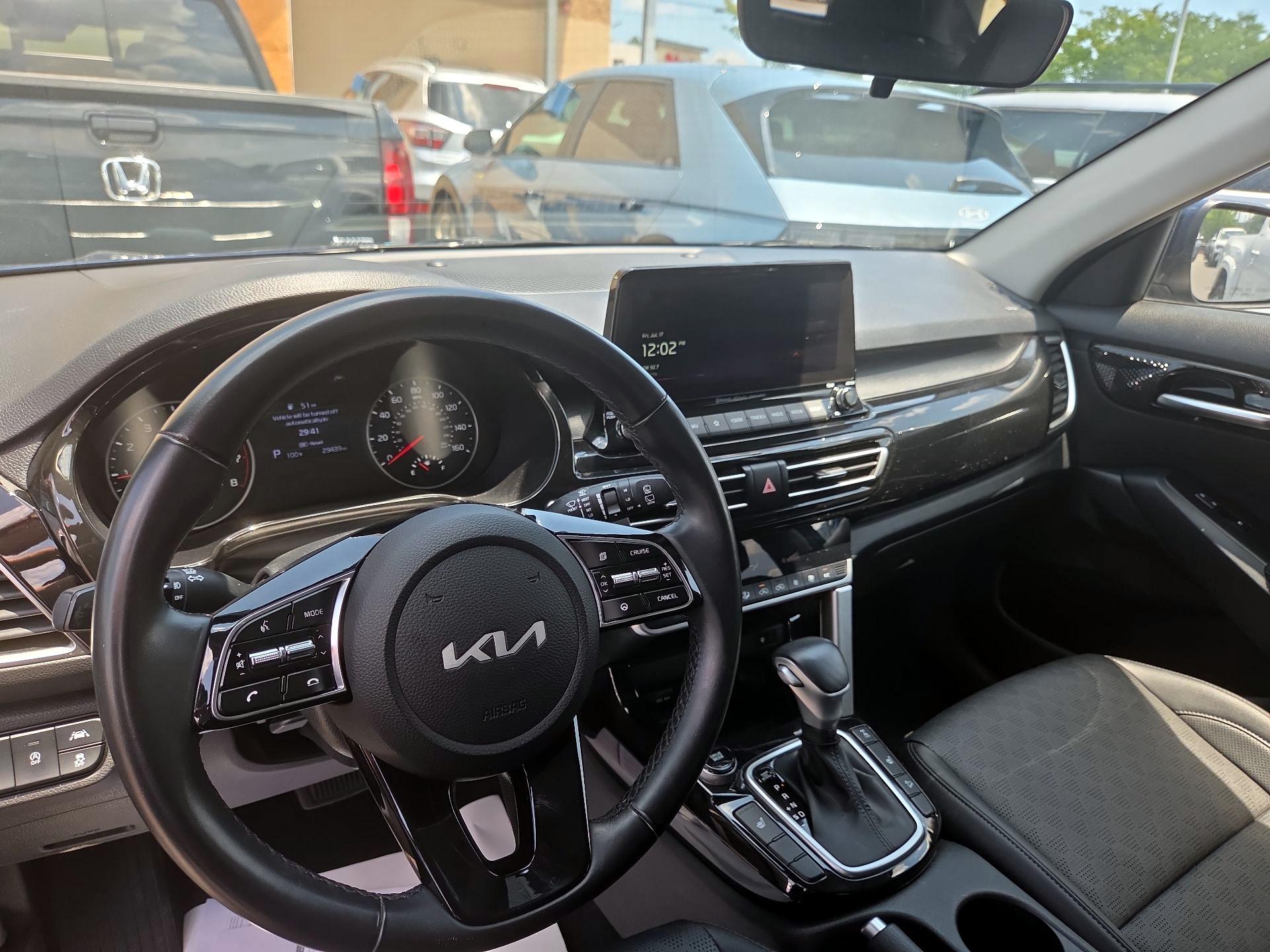 Thumbnail: 2023 Kia Seltos - 9