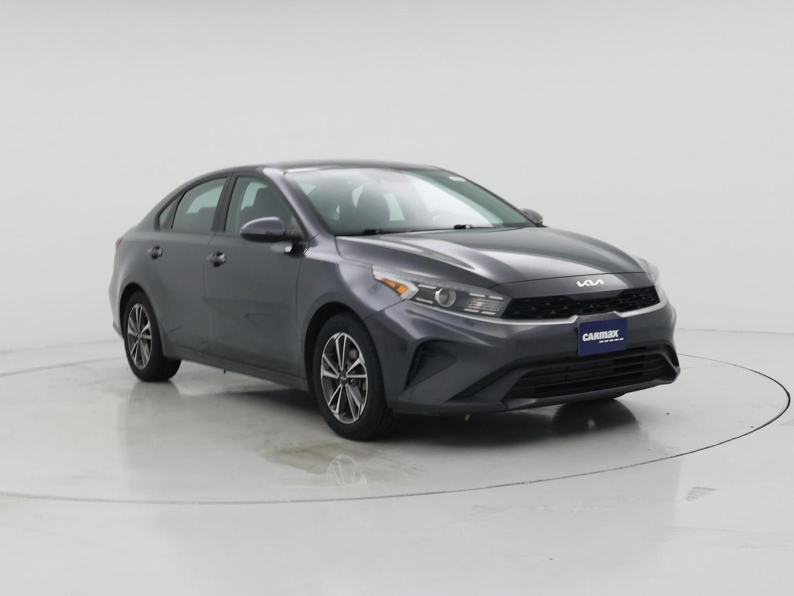 2023 Kia Forte LXS - Photo 2