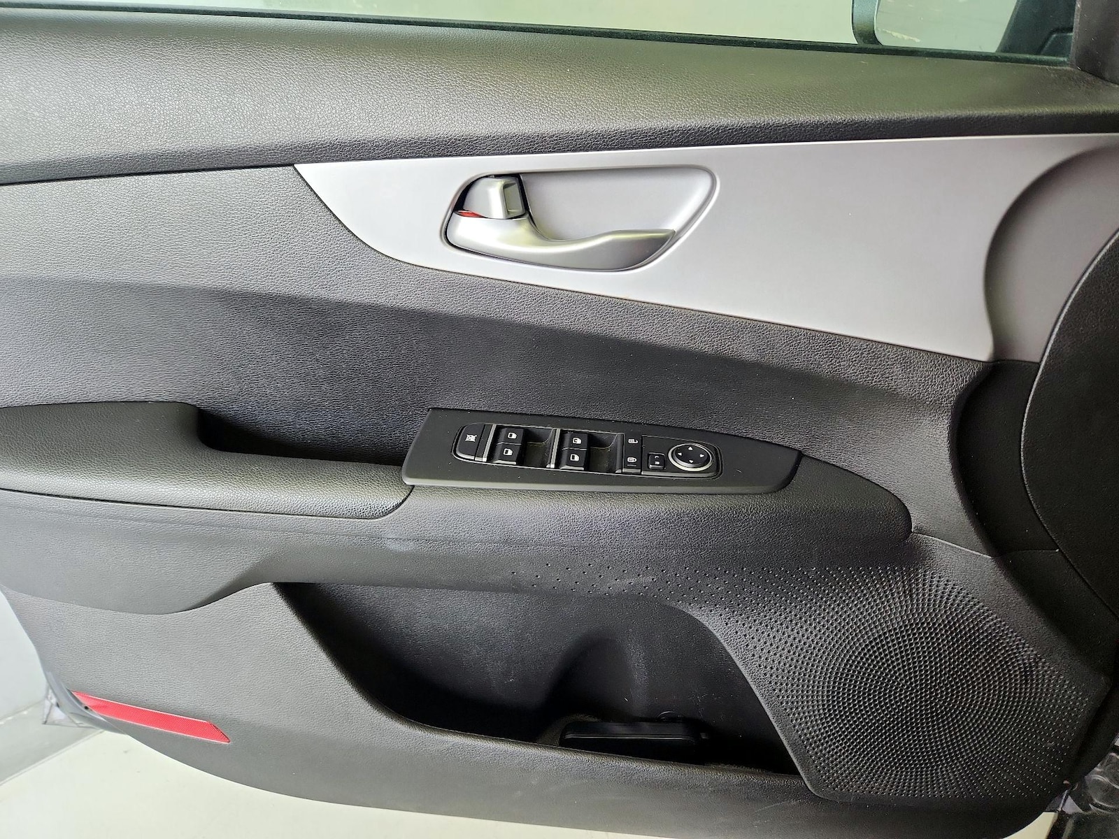 2023 Kia Forte LXS - Photo 13