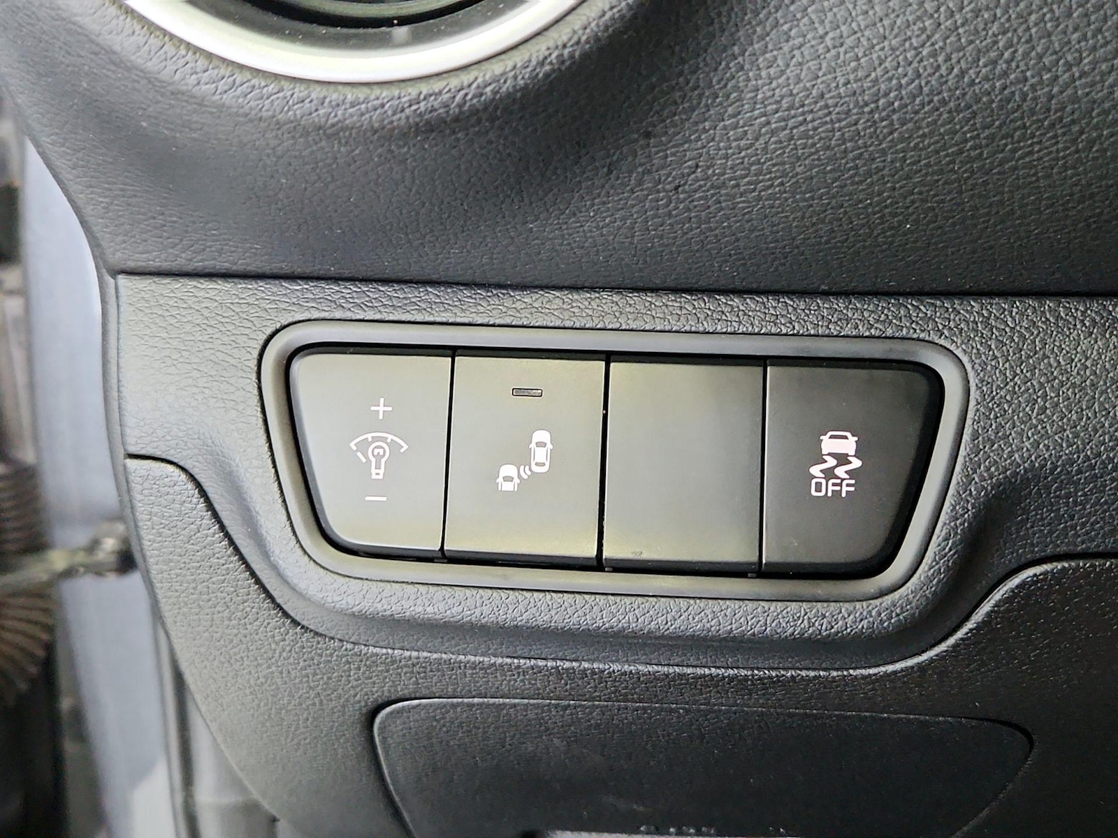 2023 Kia Forte LXS - Photo 14