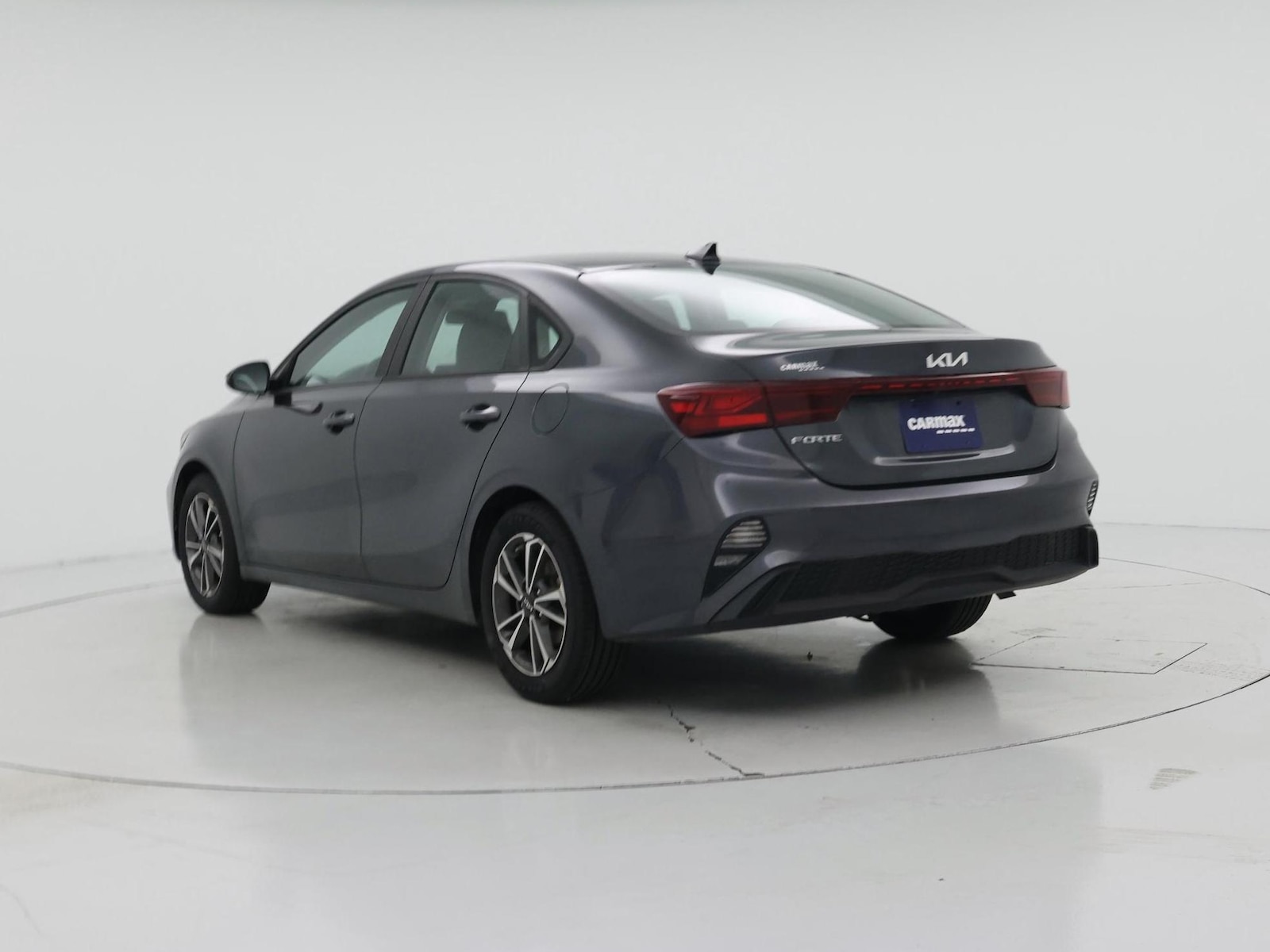 2023 Kia Forte LXS - Photo 3