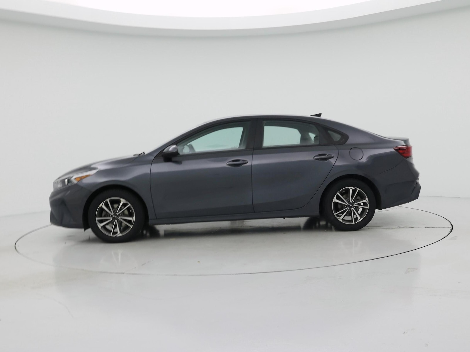 2023 Kia Forte LXS - Photo 4