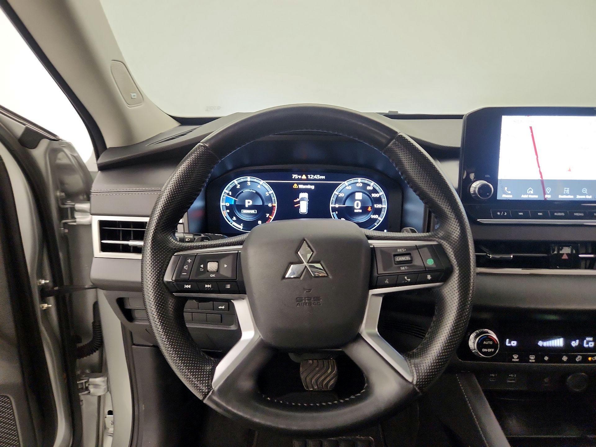 Thumbnail: 2024 Mitsubishi Outlander - 10