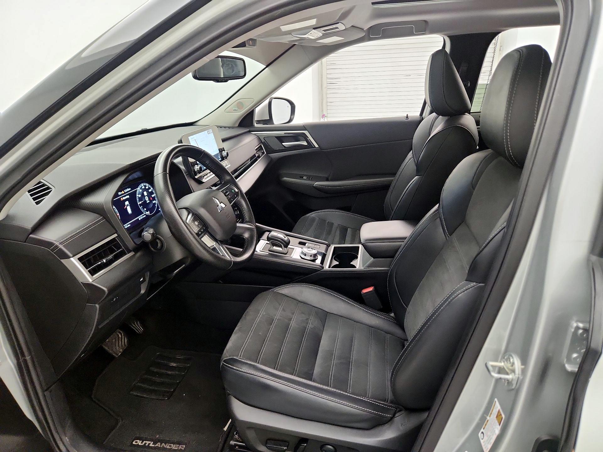 Thumbnail: 2024 Mitsubishi Outlander - 11