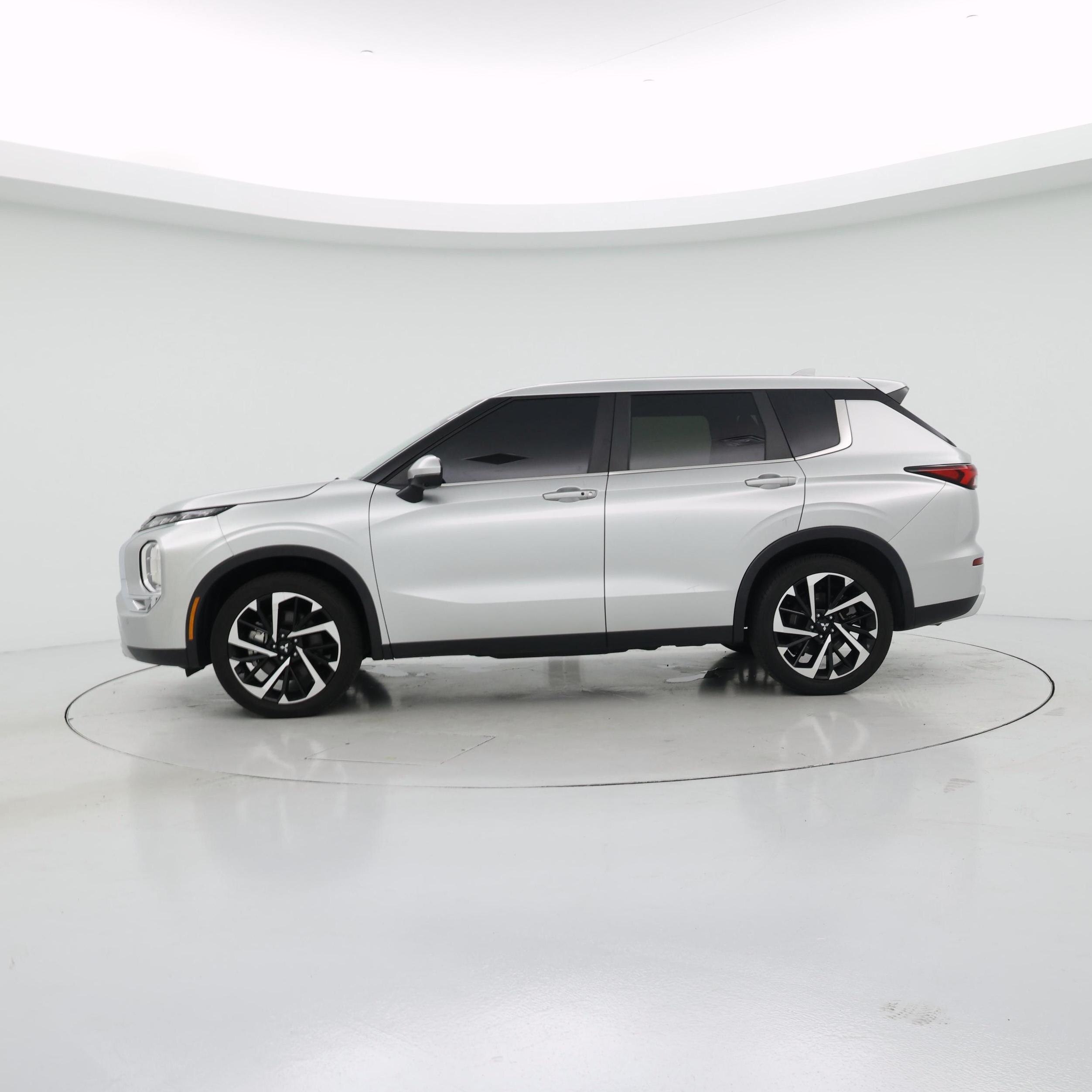 Thumbnail: 2024 Mitsubishi Outlander - 3