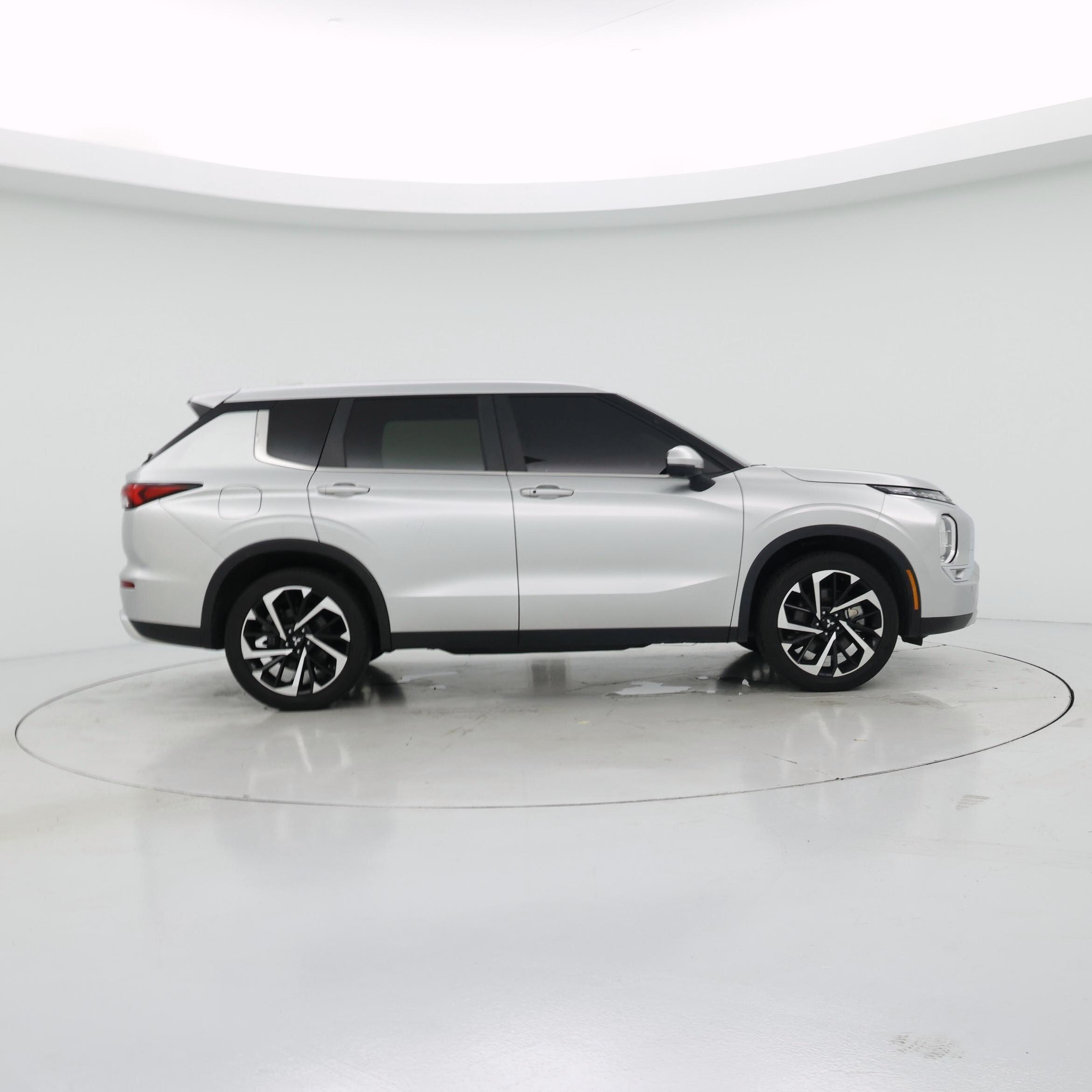 Thumbnail: 2024 Mitsubishi Outlander - 7