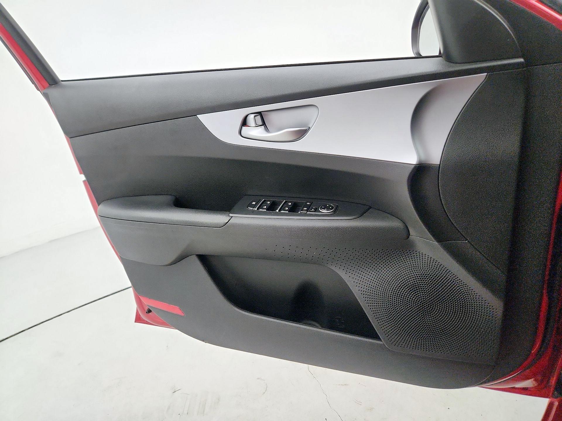 Thumbnail: 2023 Kia Forte - 12