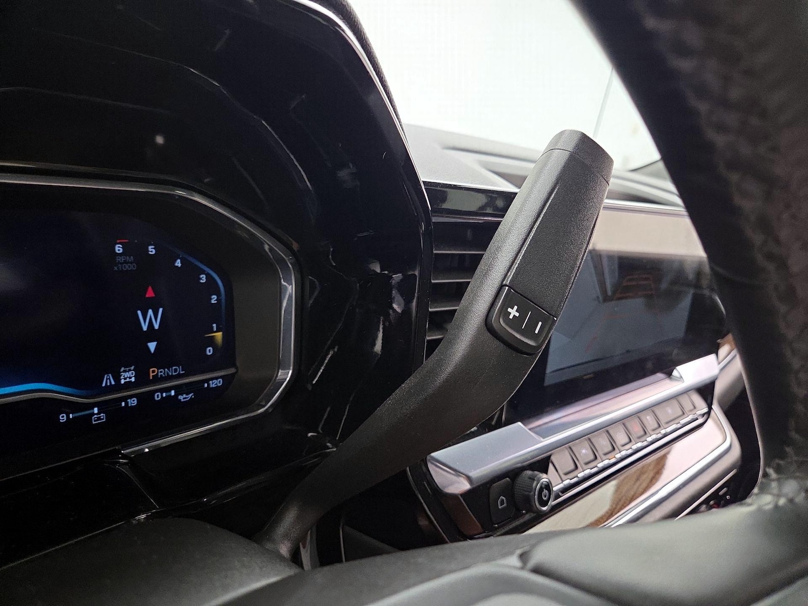 2023 Chevrolet Silverado 1500 LT - Photo 18