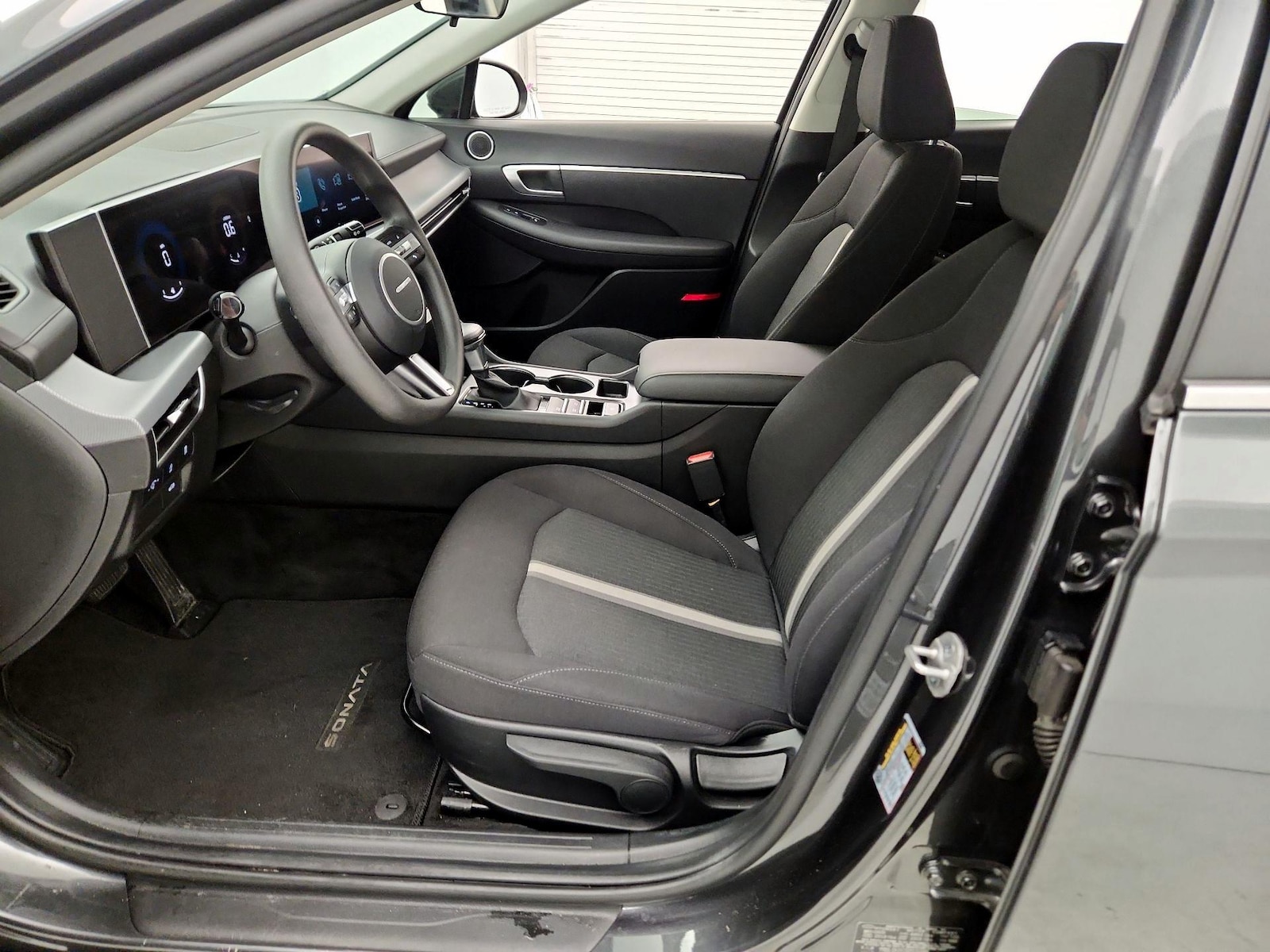 2025 Hyundai Sonata SE - Photo 12