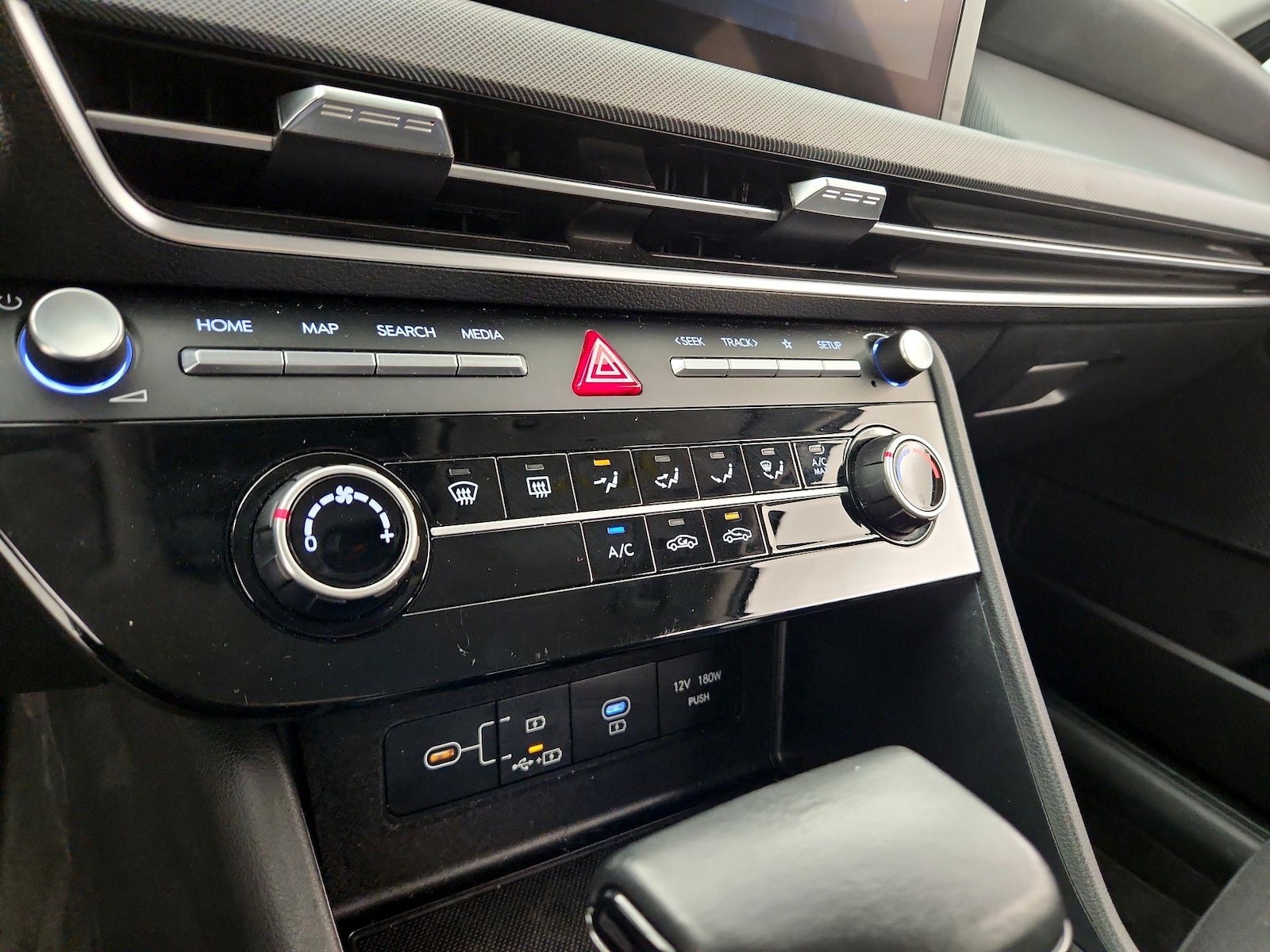 2025 Hyundai Sonata SE - Photo 17