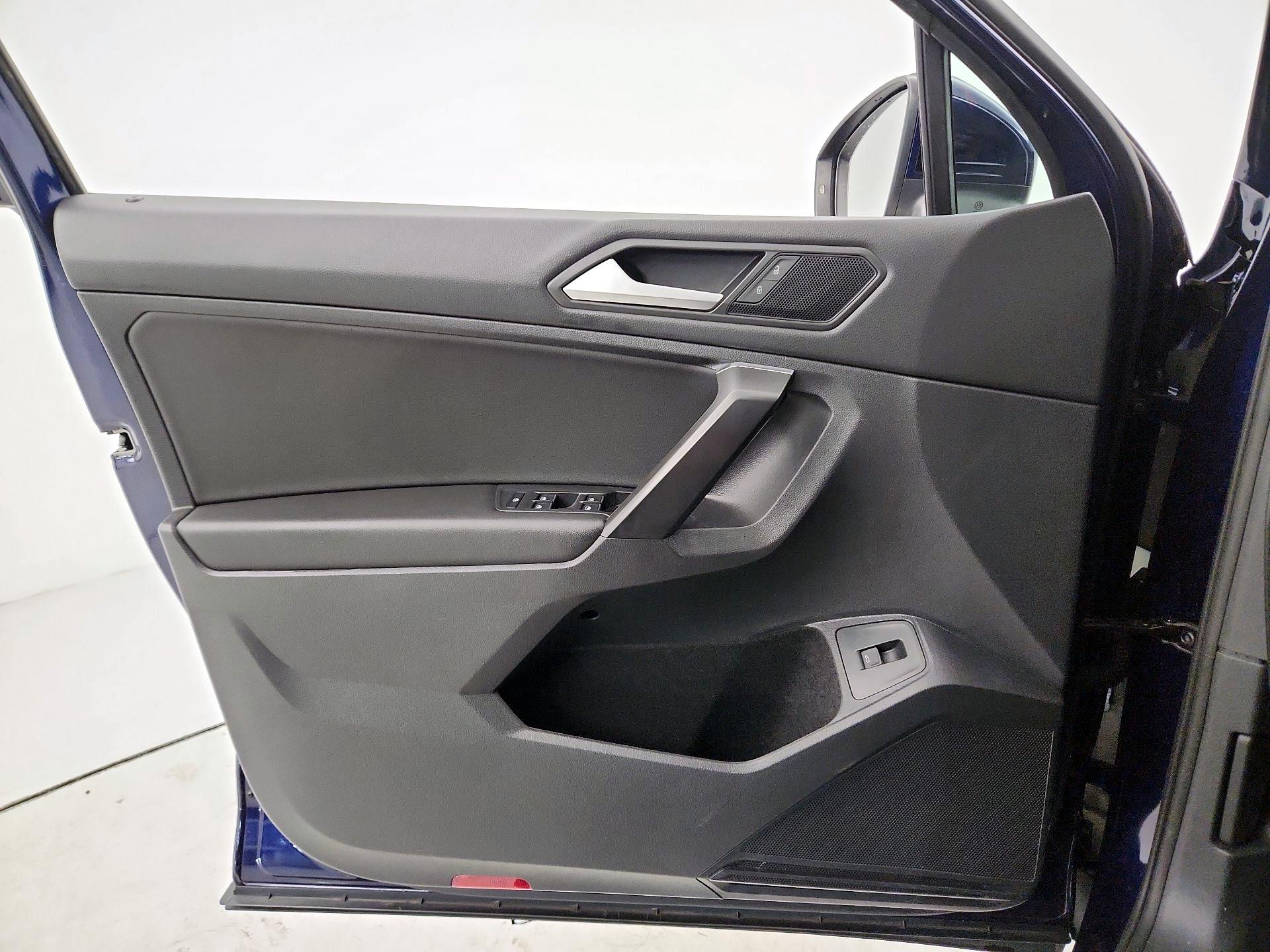 Thumbnail: 2021 Volkswagen Tiguan - 12