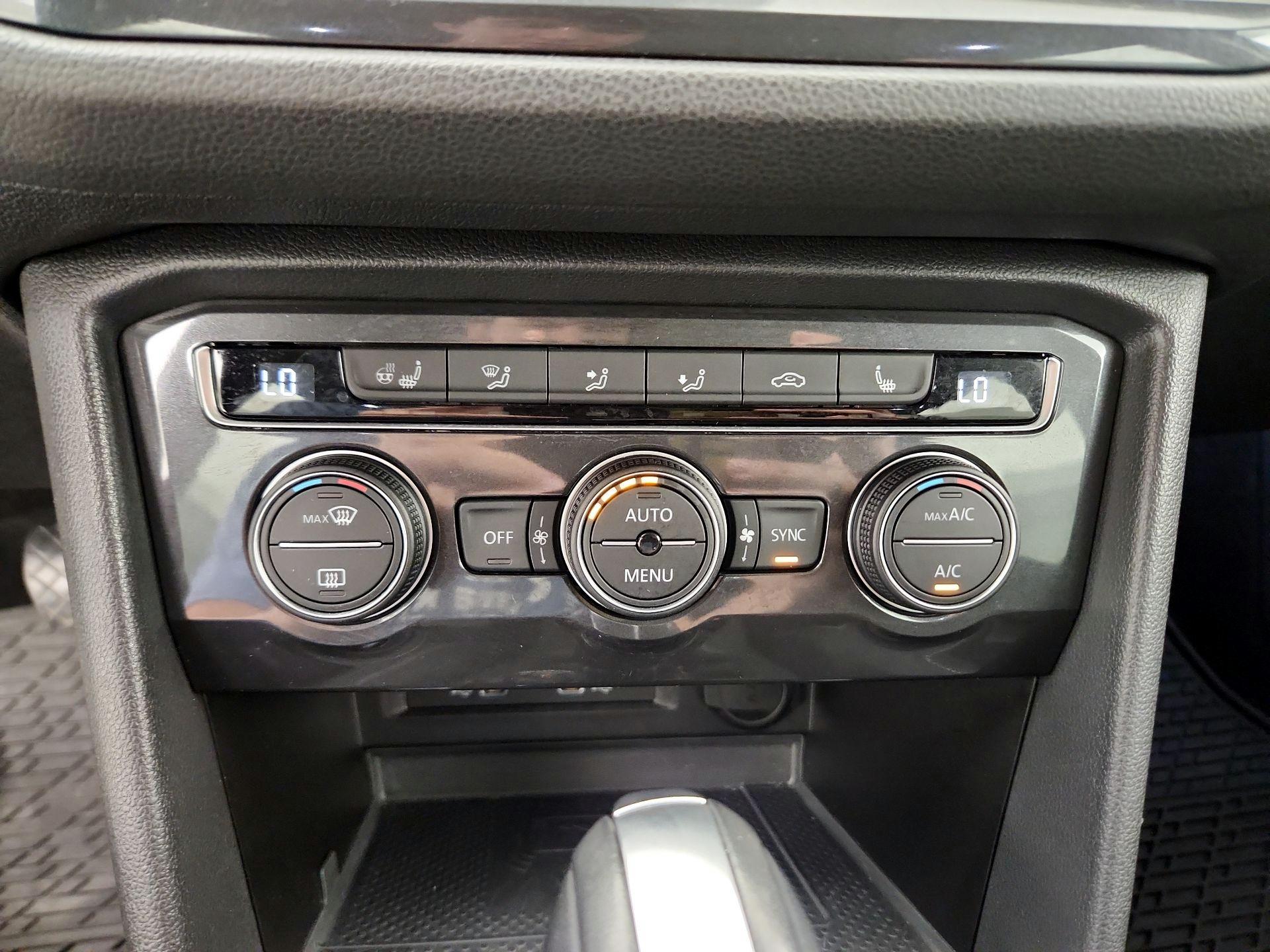 Thumbnail: 2021 Volkswagen Tiguan - 15