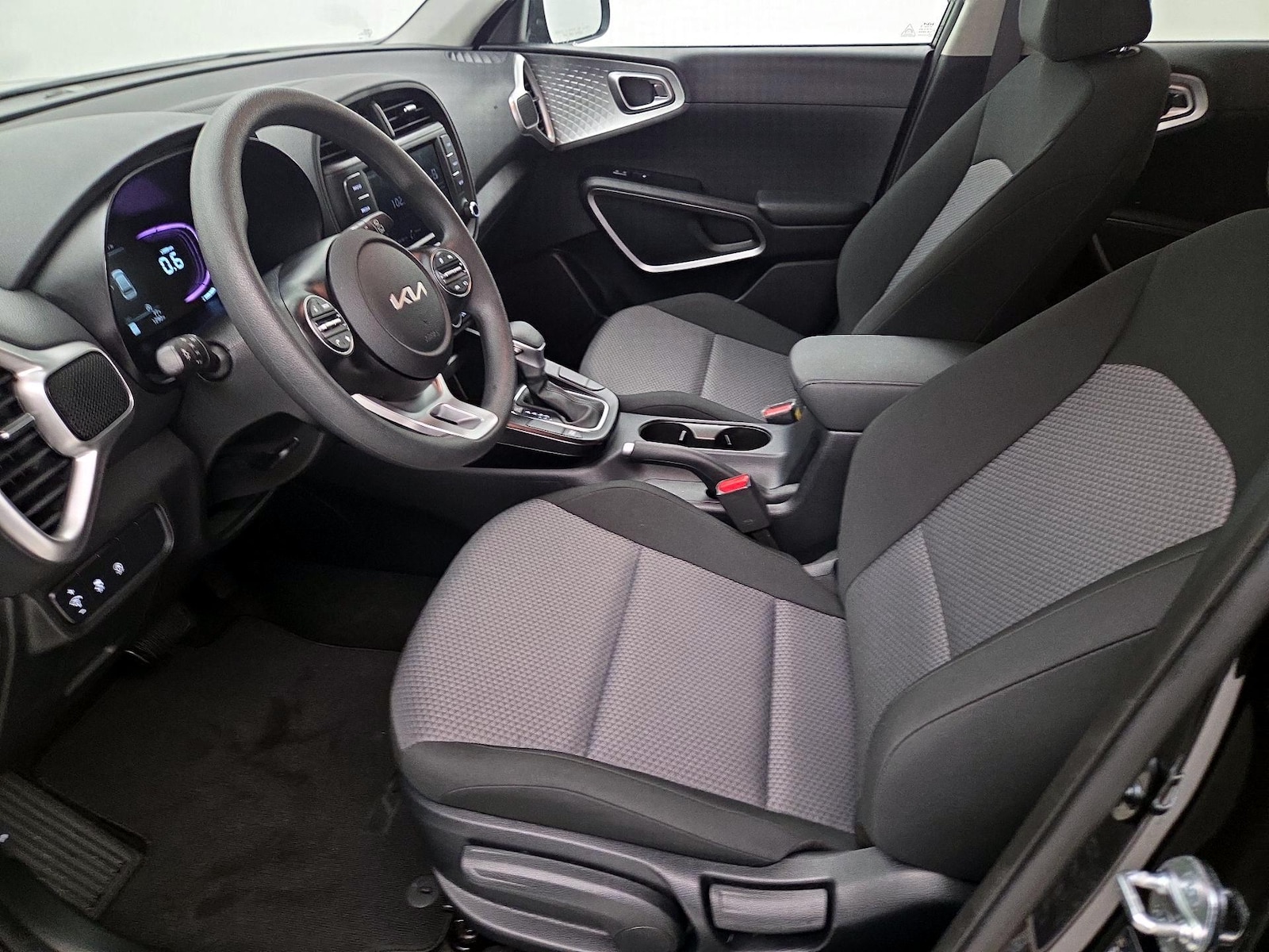 2025 Kia Soul LX - Photo 12
