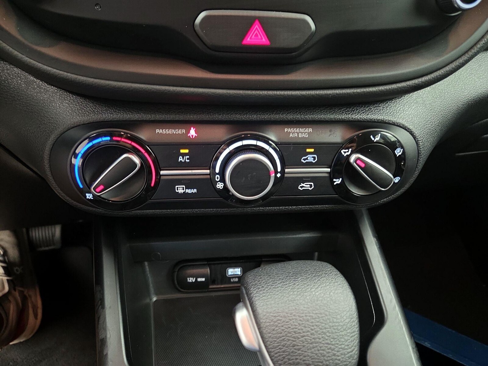 2025 Kia Soul LX - Photo 17