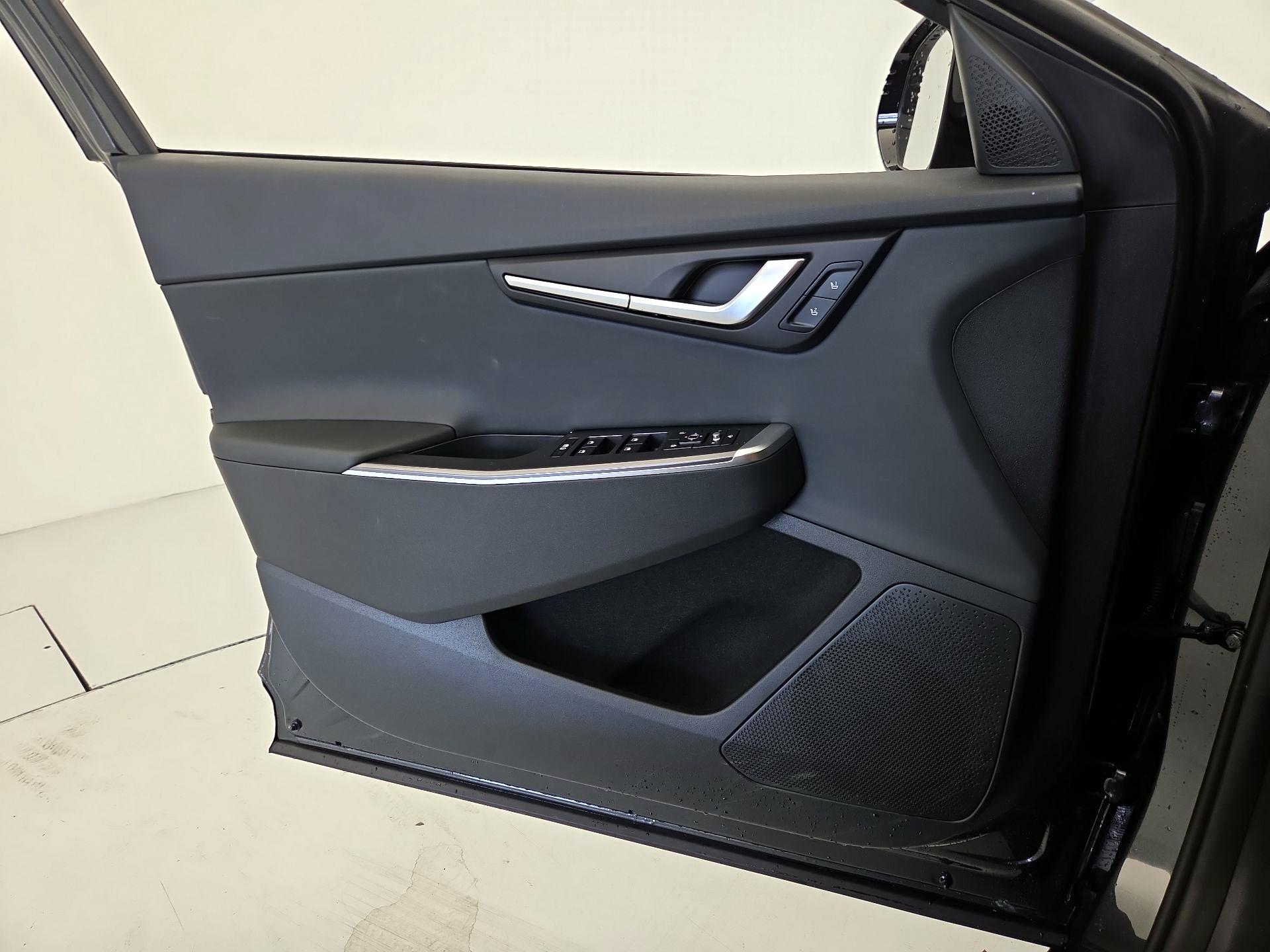 Thumbnail: 2024 Kia EV6 - 12